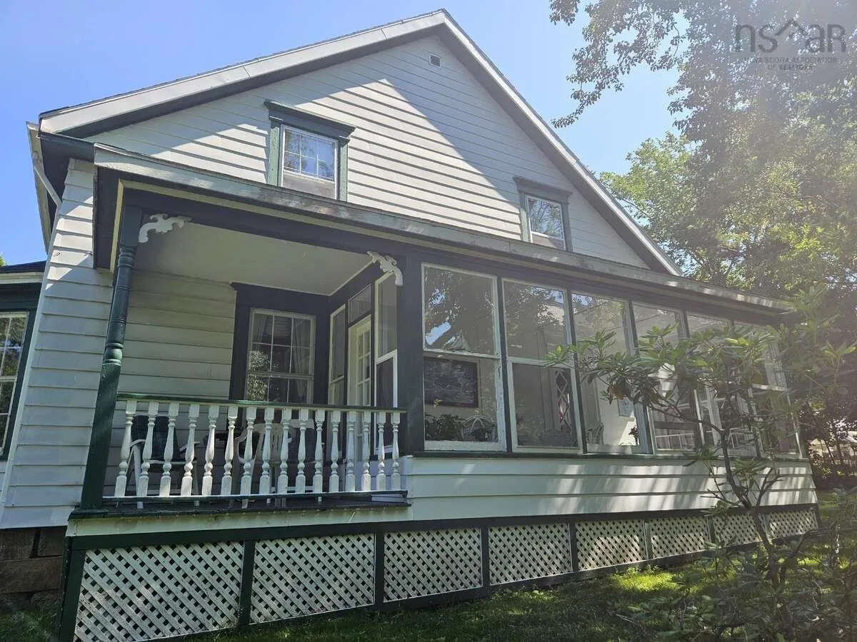 85 Alexander Street, New Glasgow, NS B2H 2S6, 4 Bedrooms Bedrooms, ,3 BathroomsBathrooms,Residential,For Sale,Alexander,202507828