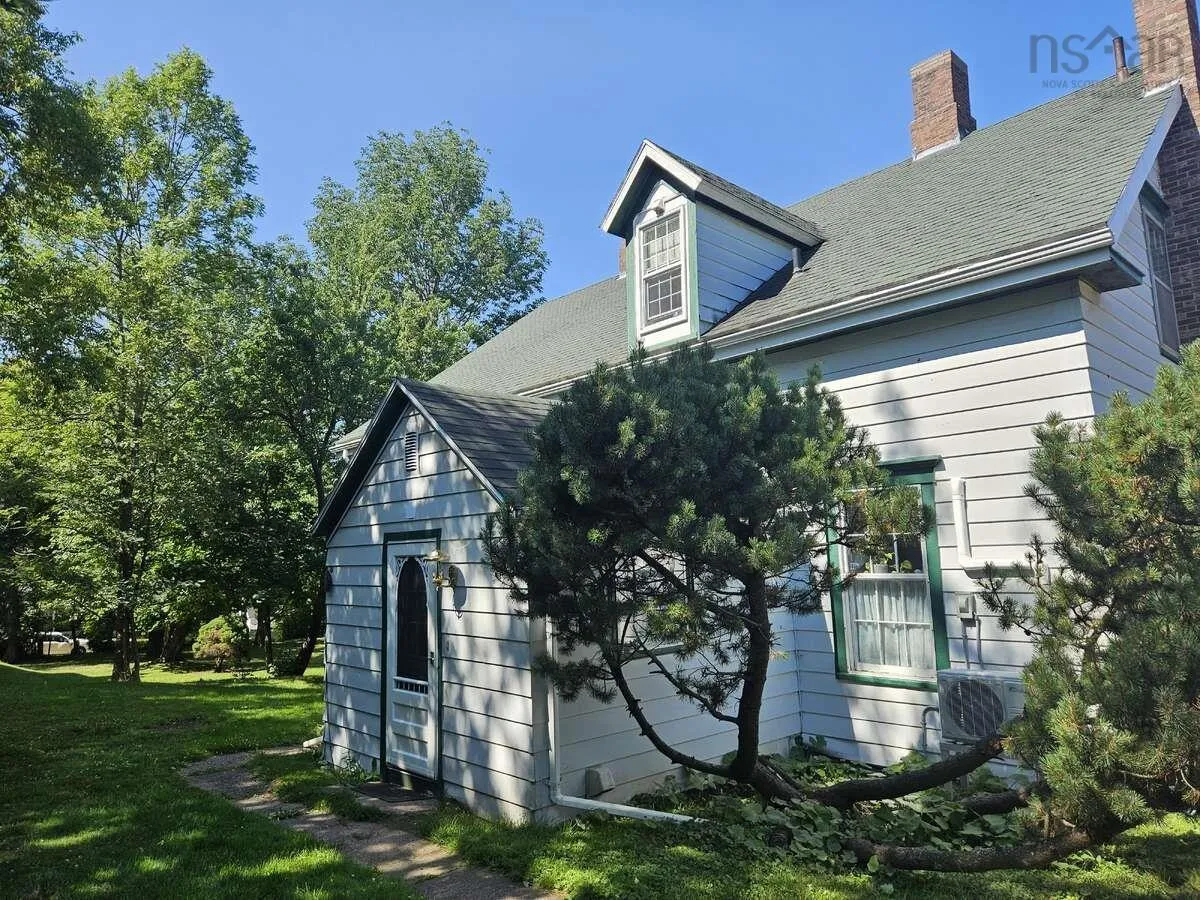 85 Alexander Street, New Glasgow, NS B2H 2S6, 4 Bedrooms Bedrooms, ,3 BathroomsBathrooms,Residential,For Sale,Alexander,202507828