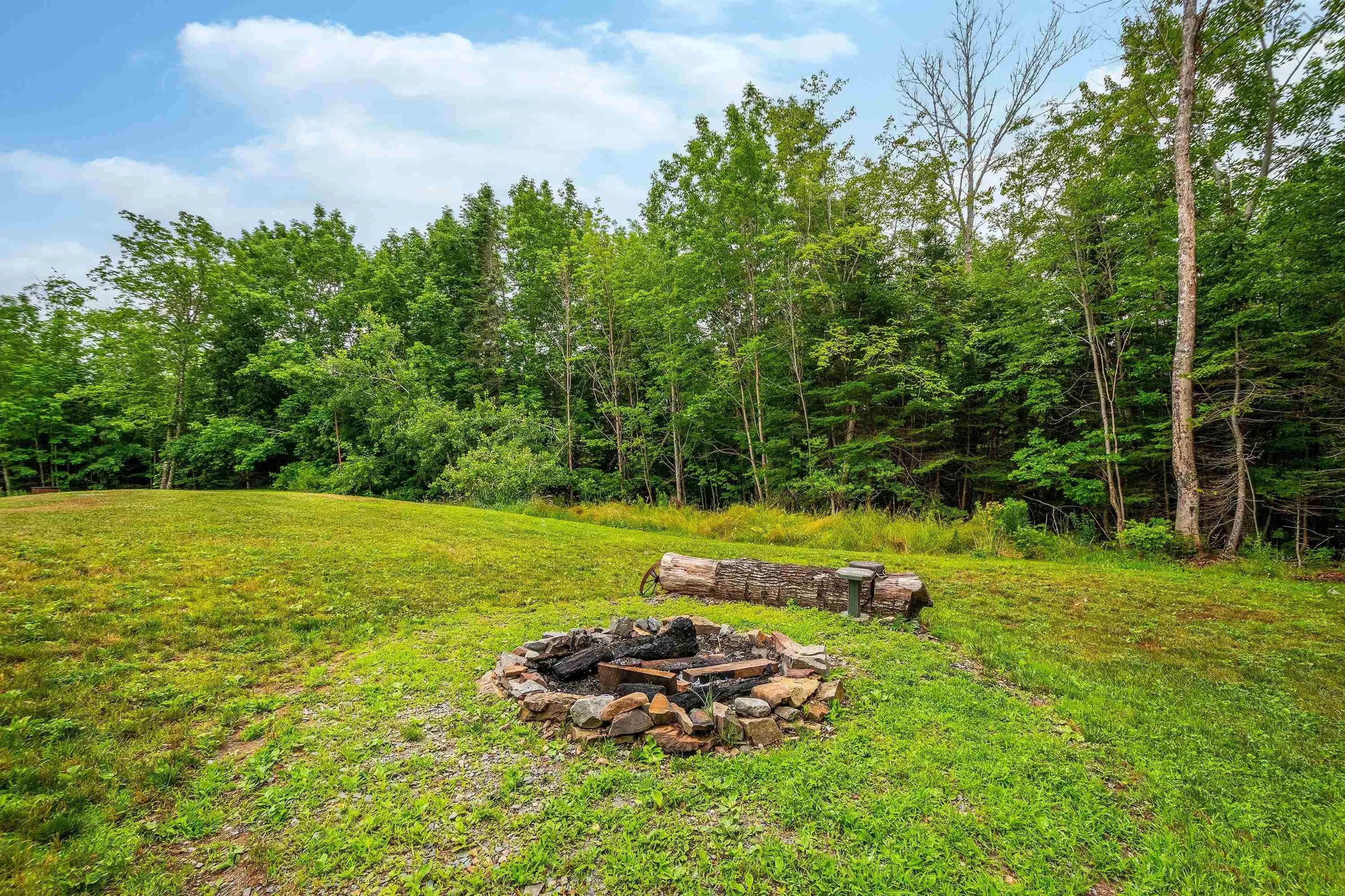 162 Halls Road, Enfield, NS B2T 1C4, 3 Bedrooms Bedrooms, ,2 BathroomsBathrooms,Residential,For Sale,Halls,202517625