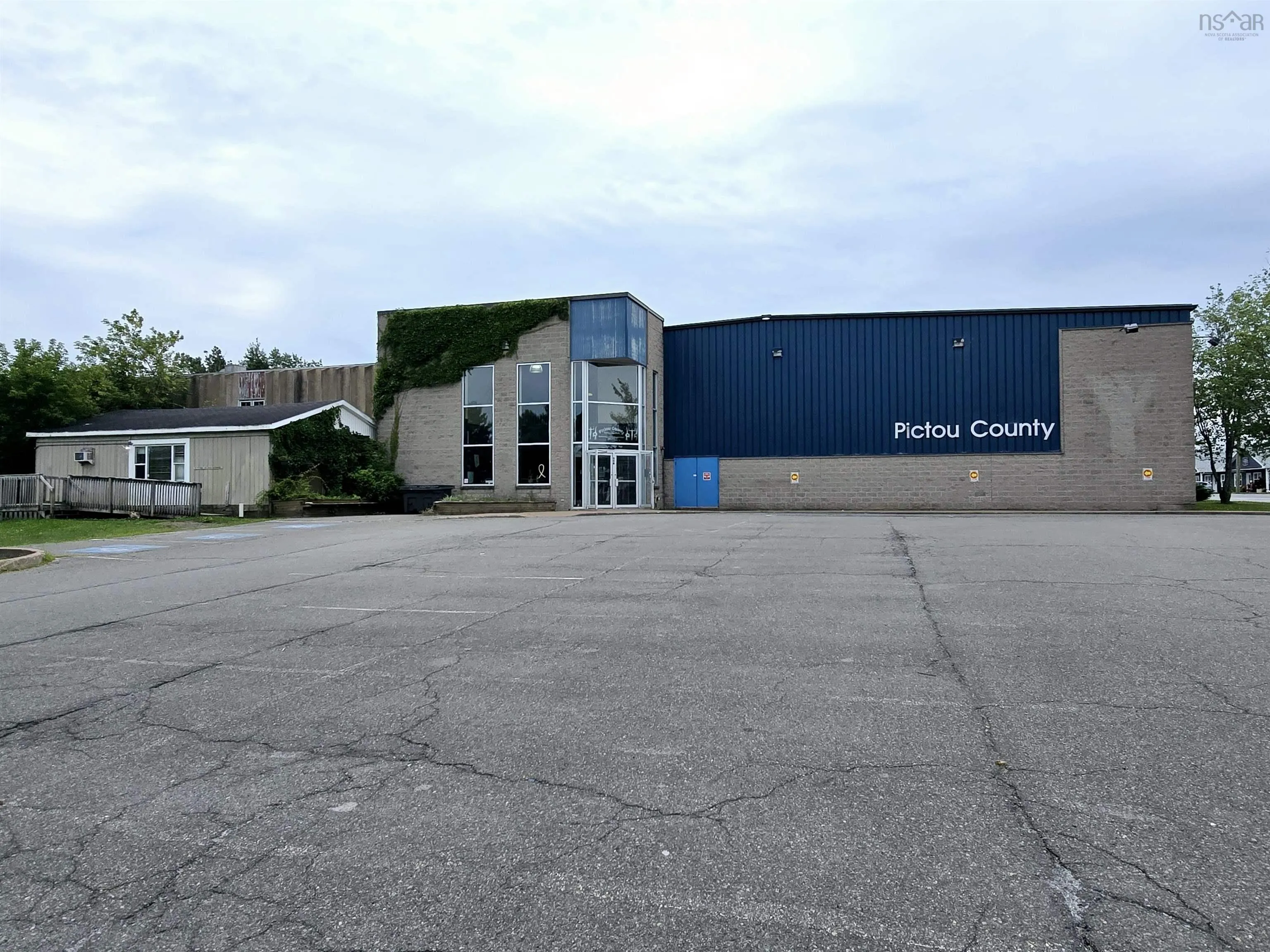 558 South Frederick Street, New Glasgow Ns B2h 3p5, ,Commercial Sale,For Sale,South Frederick,202503248