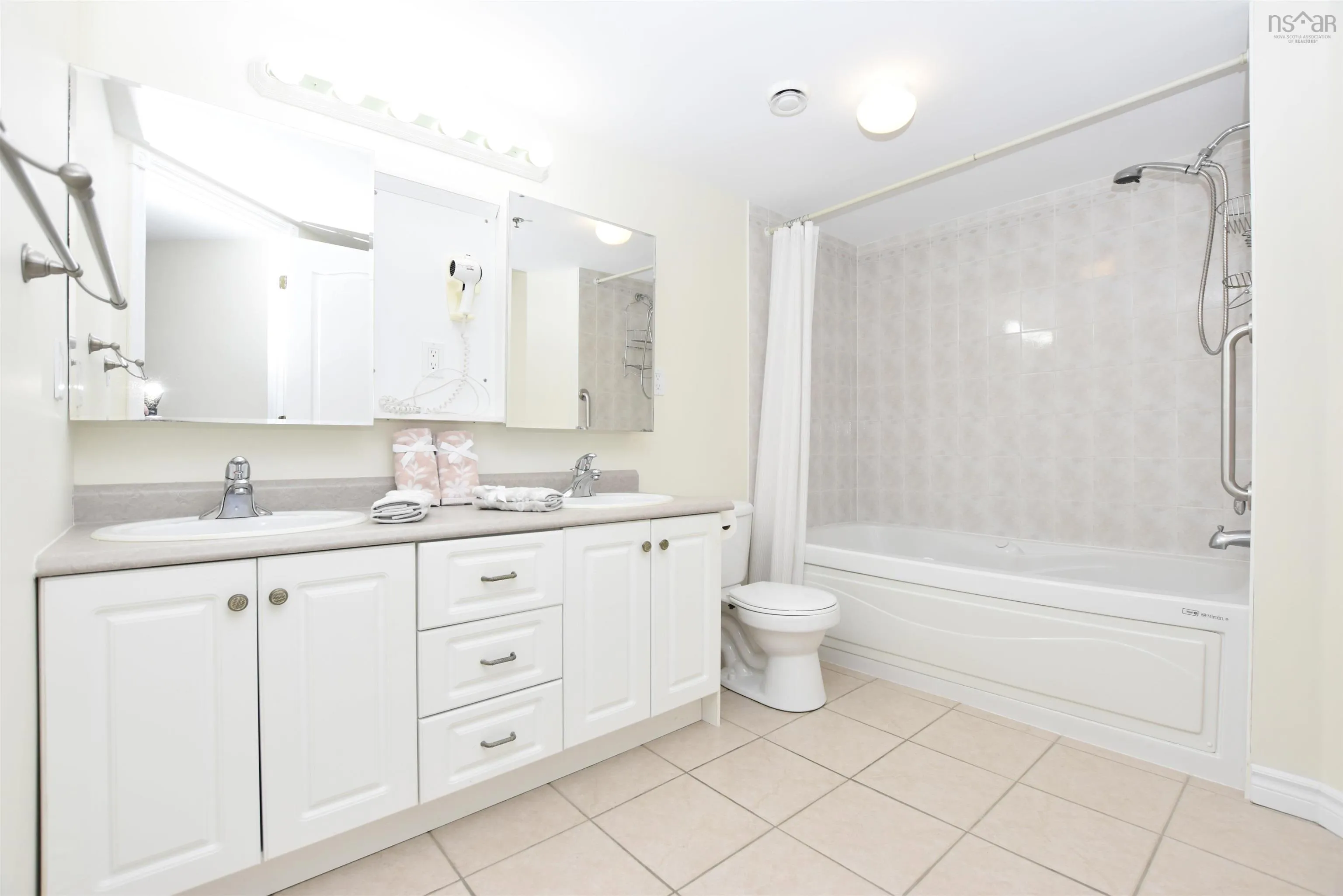 105-40 Regency Park Drive, Halifax, NS B3S 1L4, 3 Bedrooms Bedrooms, ,2 BathroomsBathrooms,Residential,For Sale,Regency Park,202524647