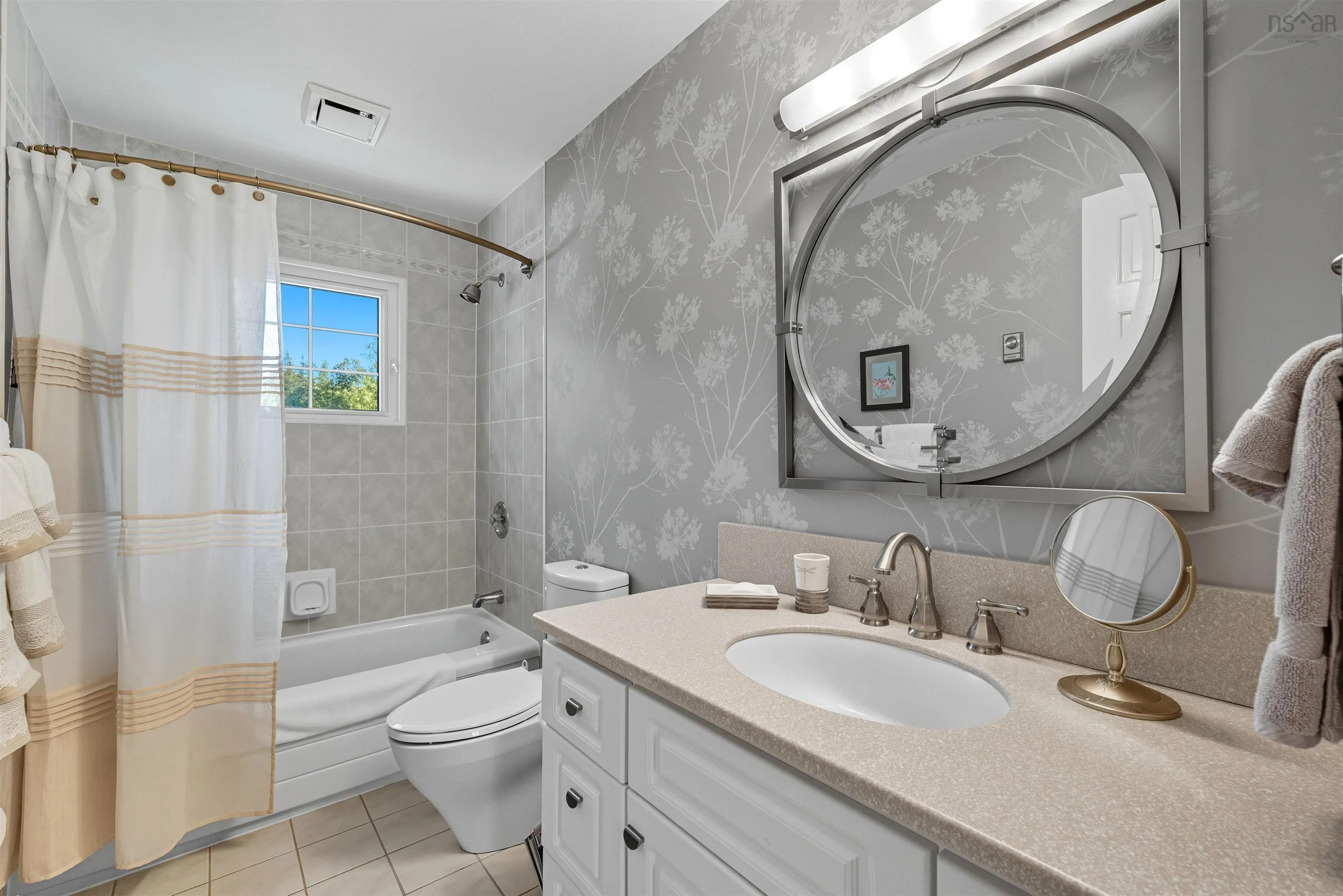 35 Sunnywood Road, Head Of St. Margarets Bay, NS B2Y 3Y8, 3 Bedrooms Bedrooms, ,4 BathroomsBathrooms,Residential,For Sale,Sunnywood,202523676