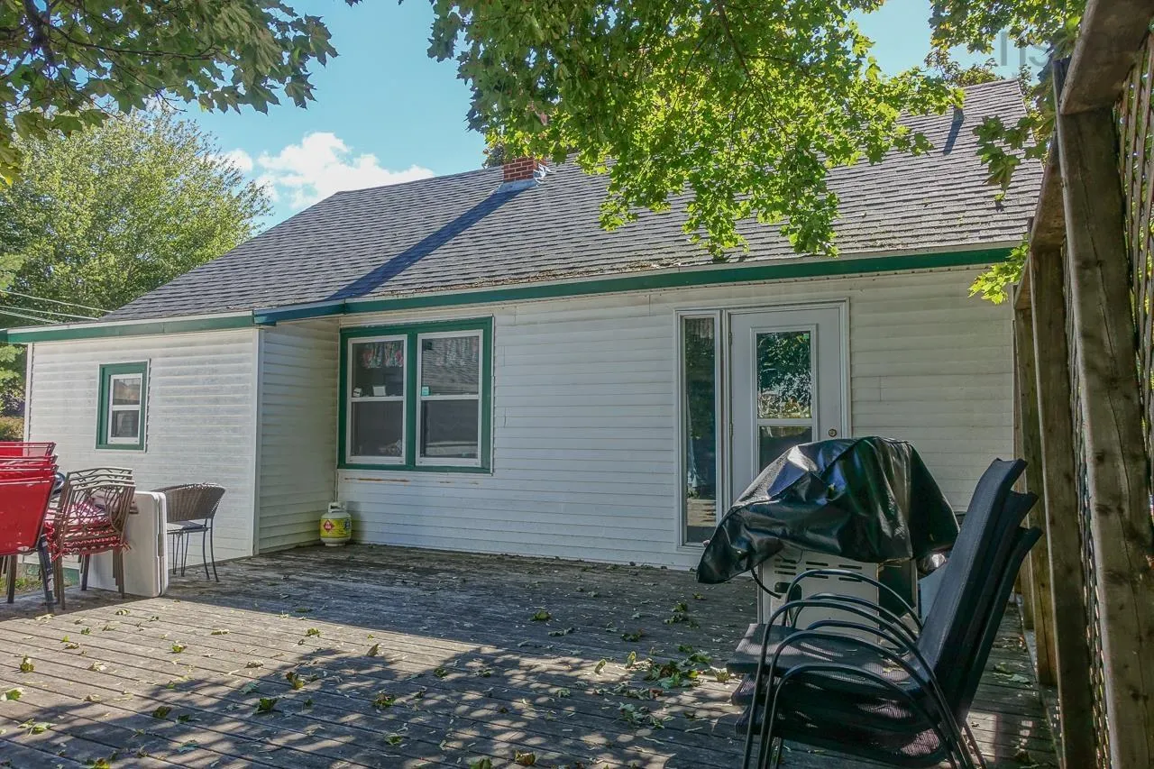 9435 Commercial Street, New Minas, NS B4N 3G3, 3 Bedrooms Bedrooms, ,1 BathroomBathrooms,Residential,For Sale,Commercial,202523699