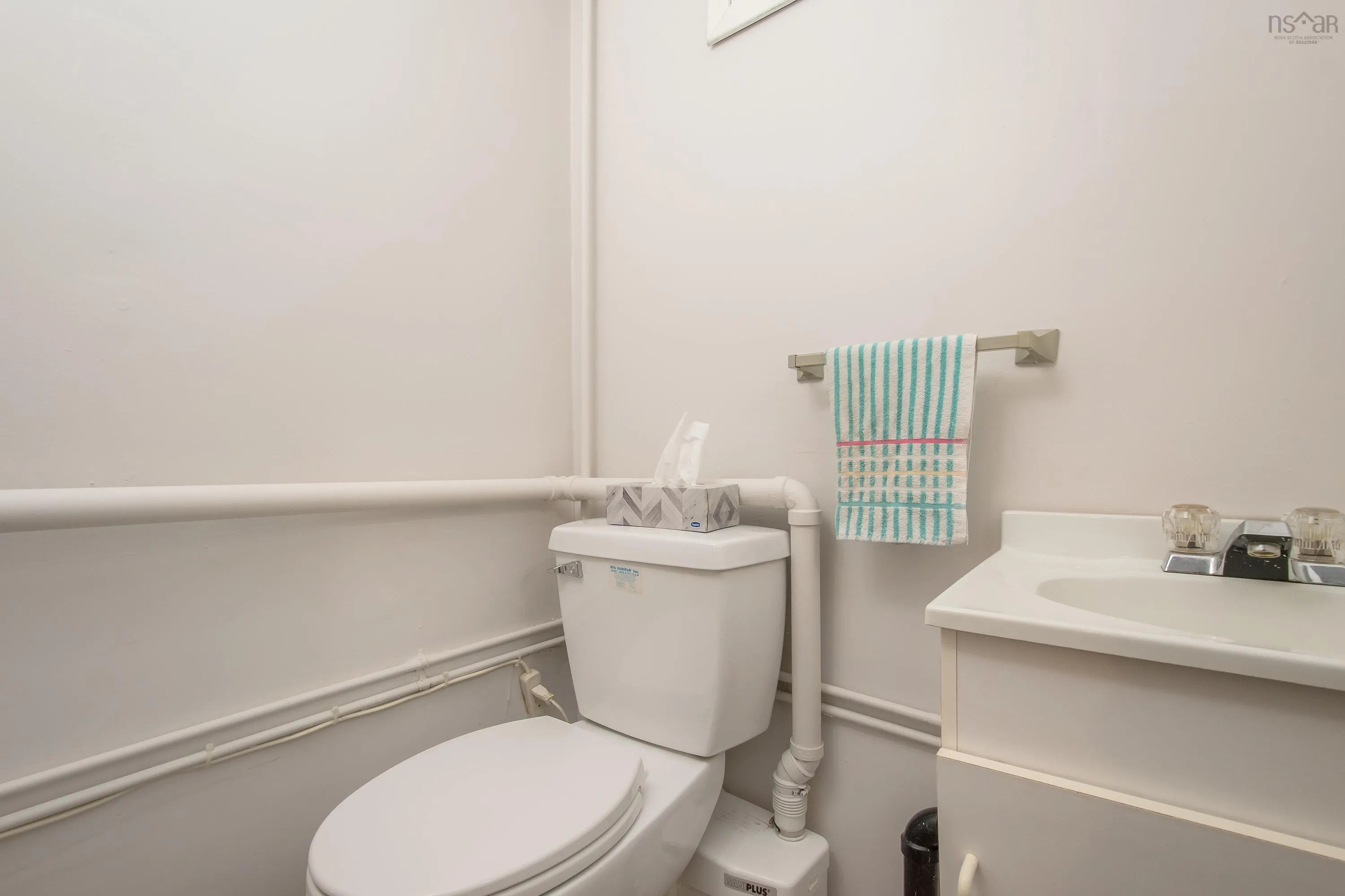 11 Bog Road, Hantsport, NS B0P 1P0, 2 Bedrooms Bedrooms, ,2 BathroomsBathrooms,Residential,For Sale,Bog,202517871