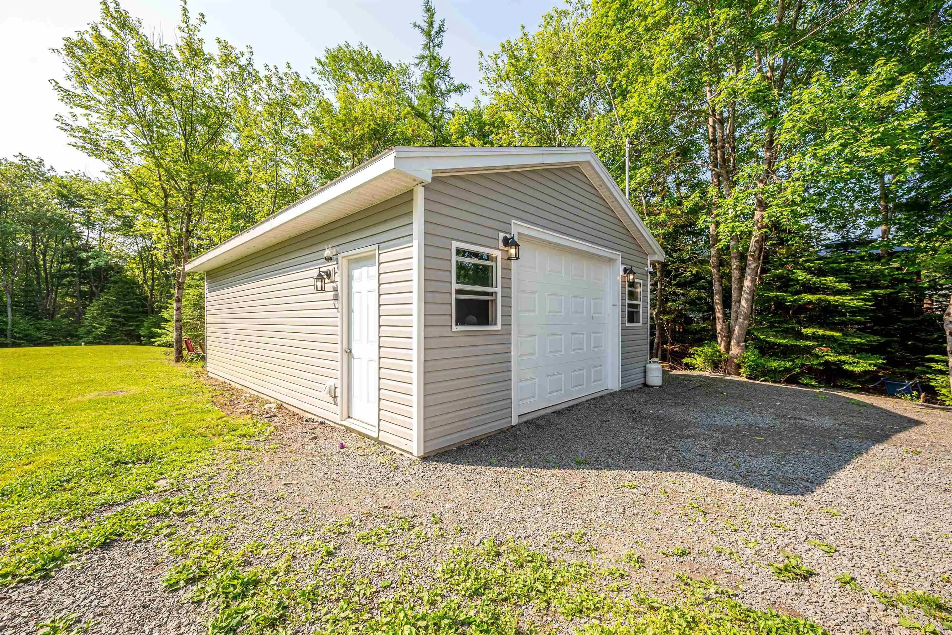 327 East Uniacke Road, East Uniacke, NS B0N 1Z0, 2 Bedrooms Bedrooms, ,2 BathroomsBathrooms,Residential,For Sale,East Uniacke,202519548