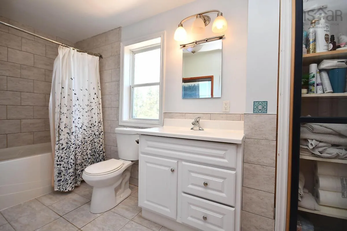 4677 Highway 215, Noel, NS B0N 2C0, 4 Bedrooms Bedrooms, ,2 BathroomsBathrooms,Residential,For Sale,Highway 215,202520033