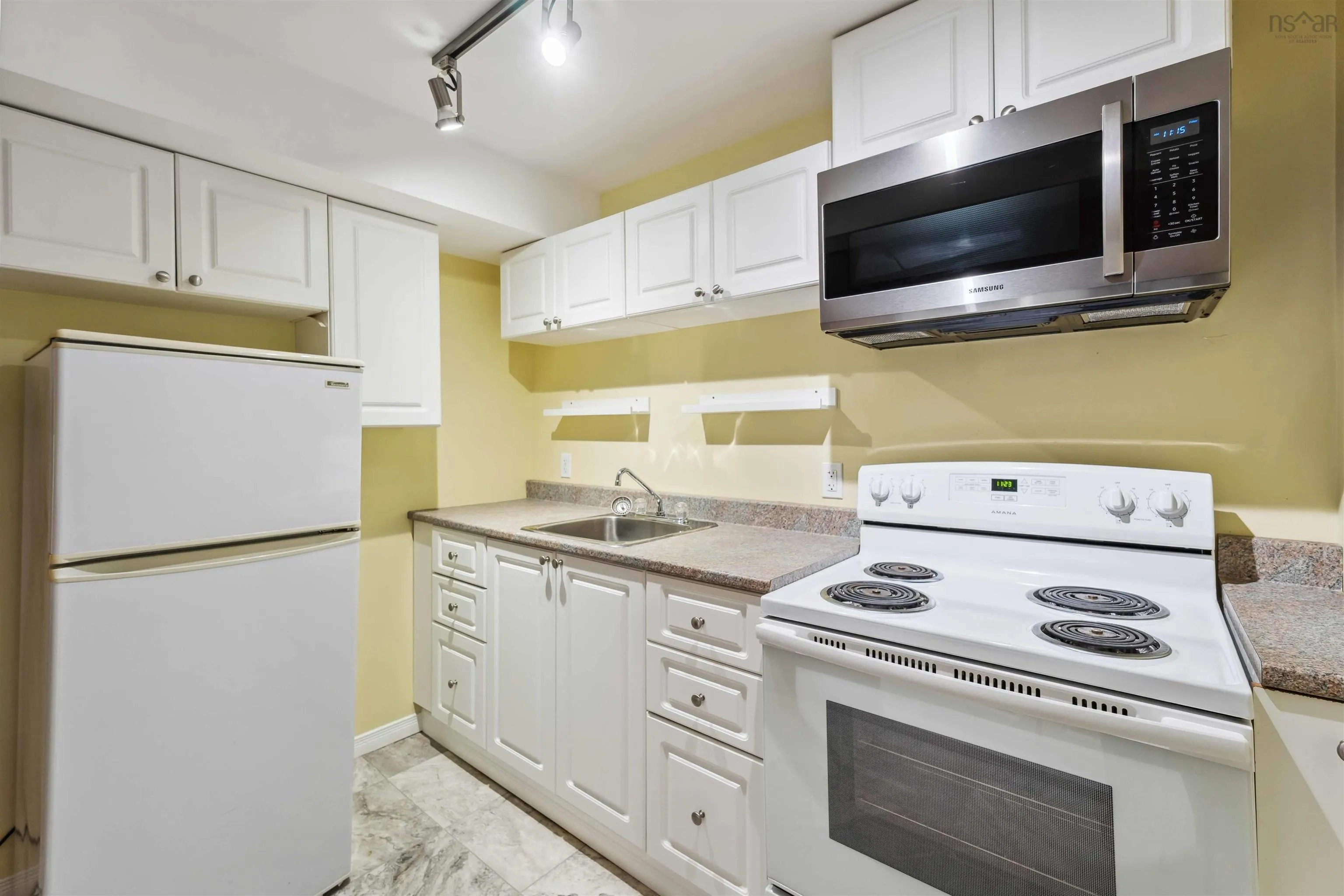 909 Main Street, Kingston Ns B0p 1r0, 5 Bedrooms Bedrooms, ,3 BathroomsBathrooms,Residential,For Sale,Main,202505973