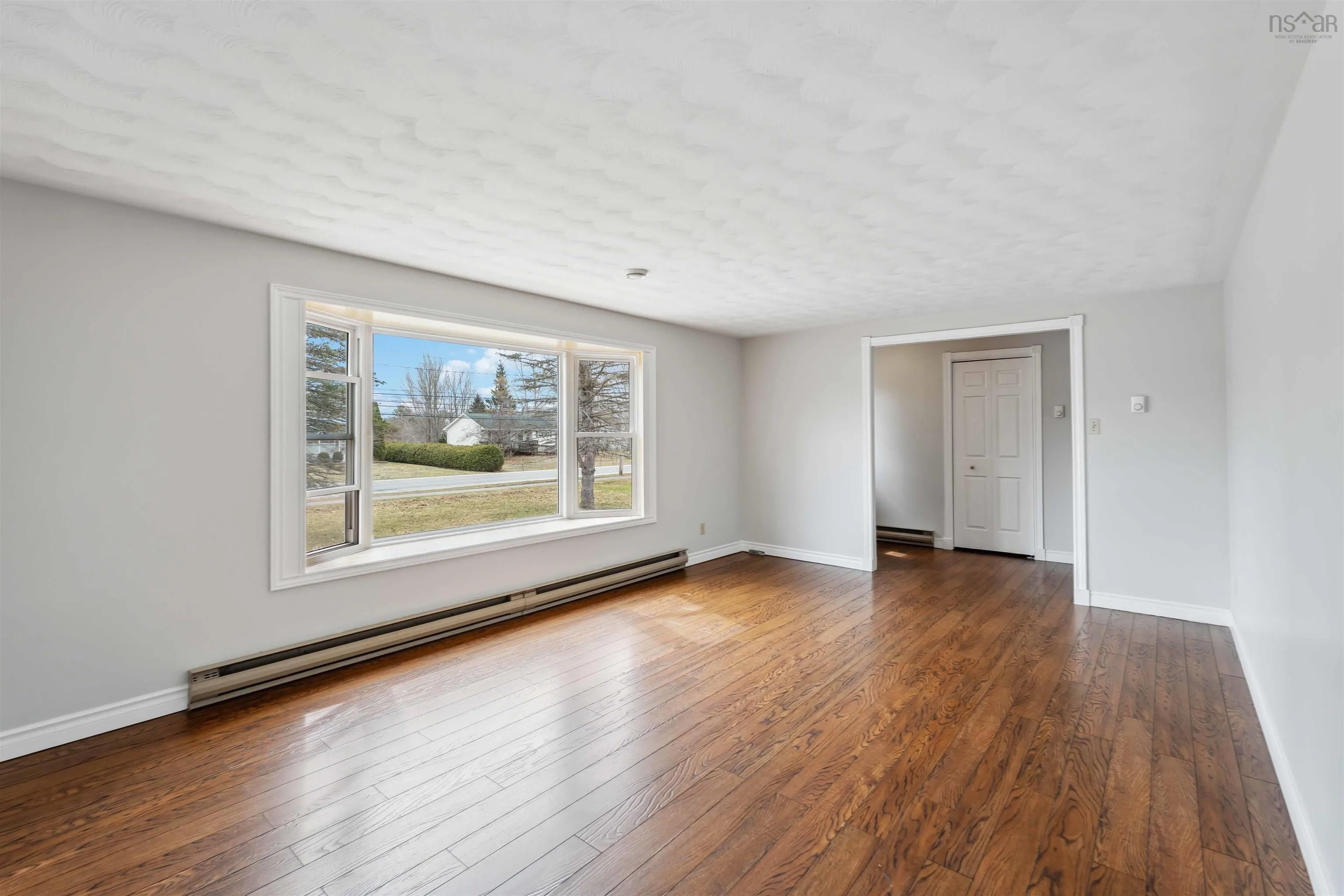 909 Main Street, Kingston Ns B0p 1r0, 5 Bedrooms Bedrooms, ,3 BathroomsBathrooms,Residential,For Sale,Main,202505973