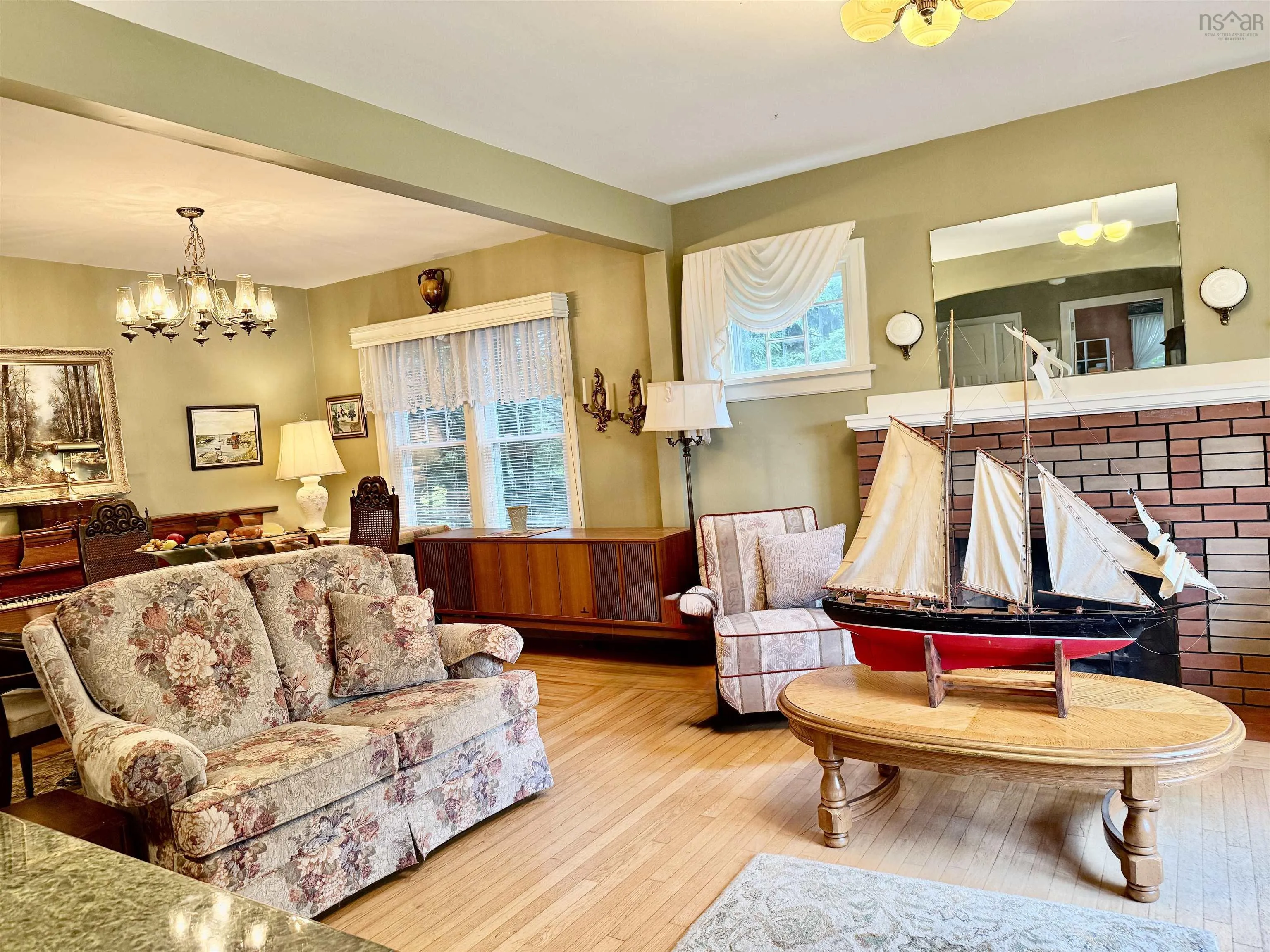 70 Victoria Road, Lunenburg, NS B0J 2C0, 3 Bedrooms Bedrooms, ,2 BathroomsBathrooms,Residential,For Sale,Victoria,202518020