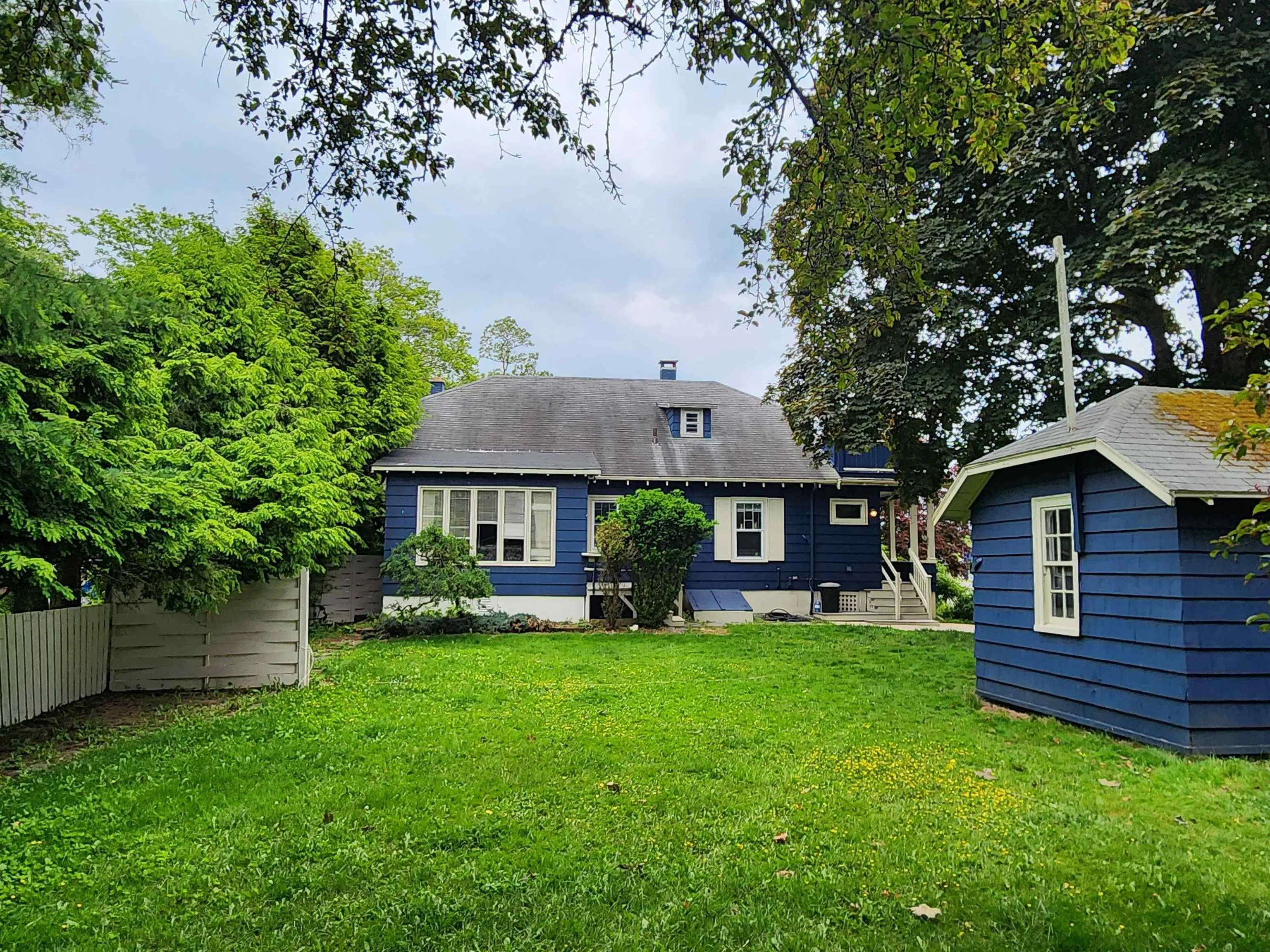 70 Victoria Road, Lunenburg, NS B0J 2C0, 3 Bedrooms Bedrooms, ,2 BathroomsBathrooms,Residential,For Sale,Victoria,202518020