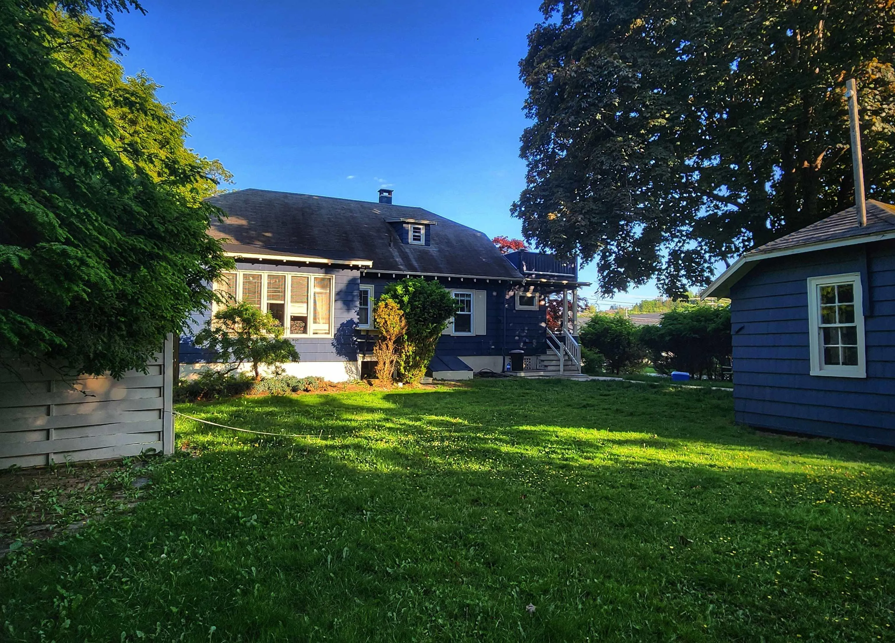 70 Victoria Road, Lunenburg, NS B0J 2C0, 3 Bedrooms Bedrooms, ,2 BathroomsBathrooms,Residential,For Sale,Victoria,202518020