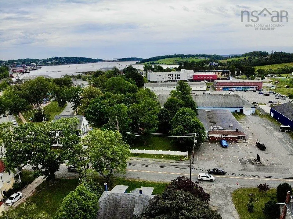 70 Victoria Road, Lunenburg, NS B0J 2C0, 3 Bedrooms Bedrooms, ,2 BathroomsBathrooms,Residential,For Sale,Victoria,202518020