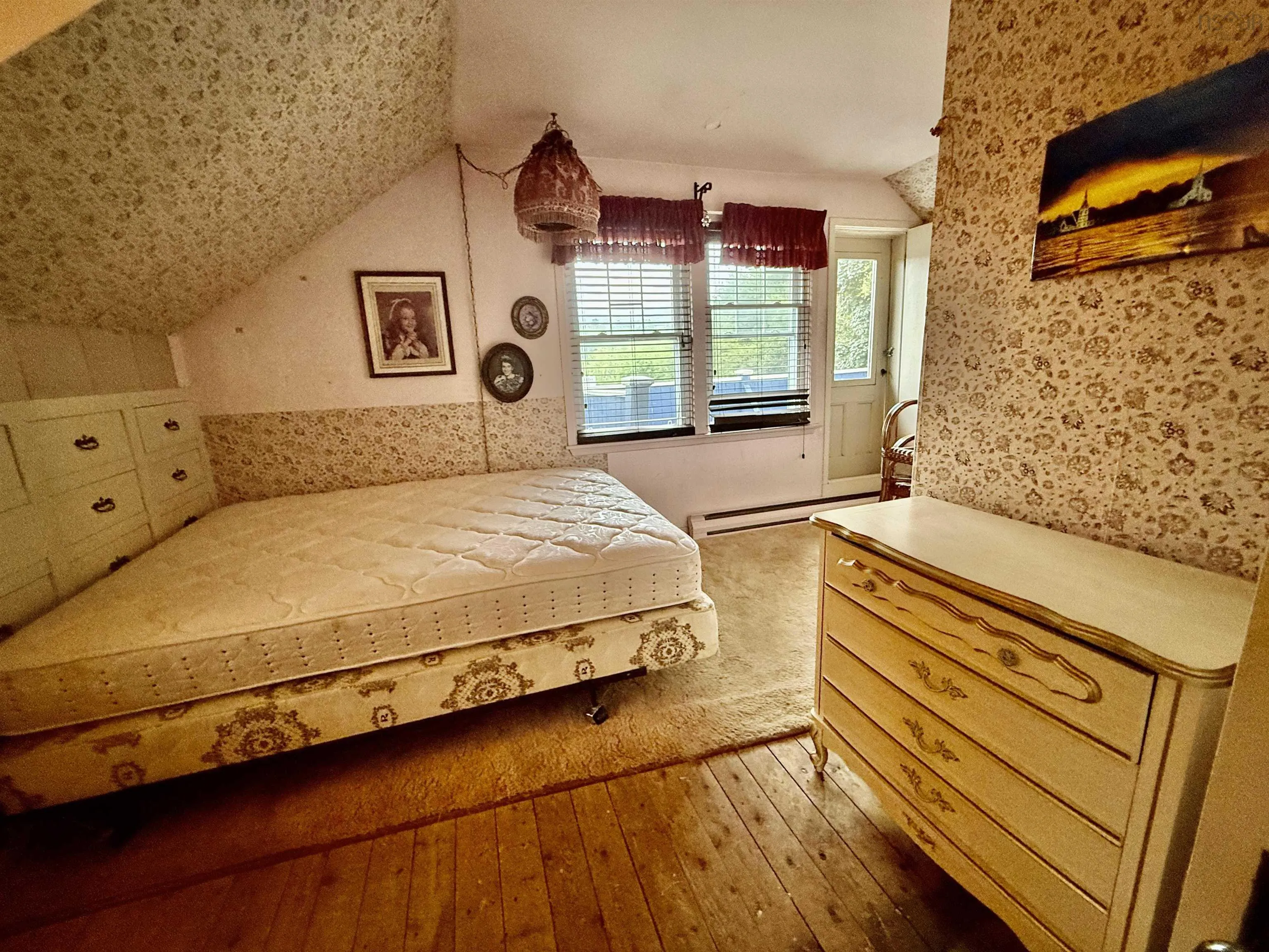 70 Victoria Road, Lunenburg, NS B0J 2C0, 3 Bedrooms Bedrooms, ,2 BathroomsBathrooms,Residential,For Sale,Victoria,202518020