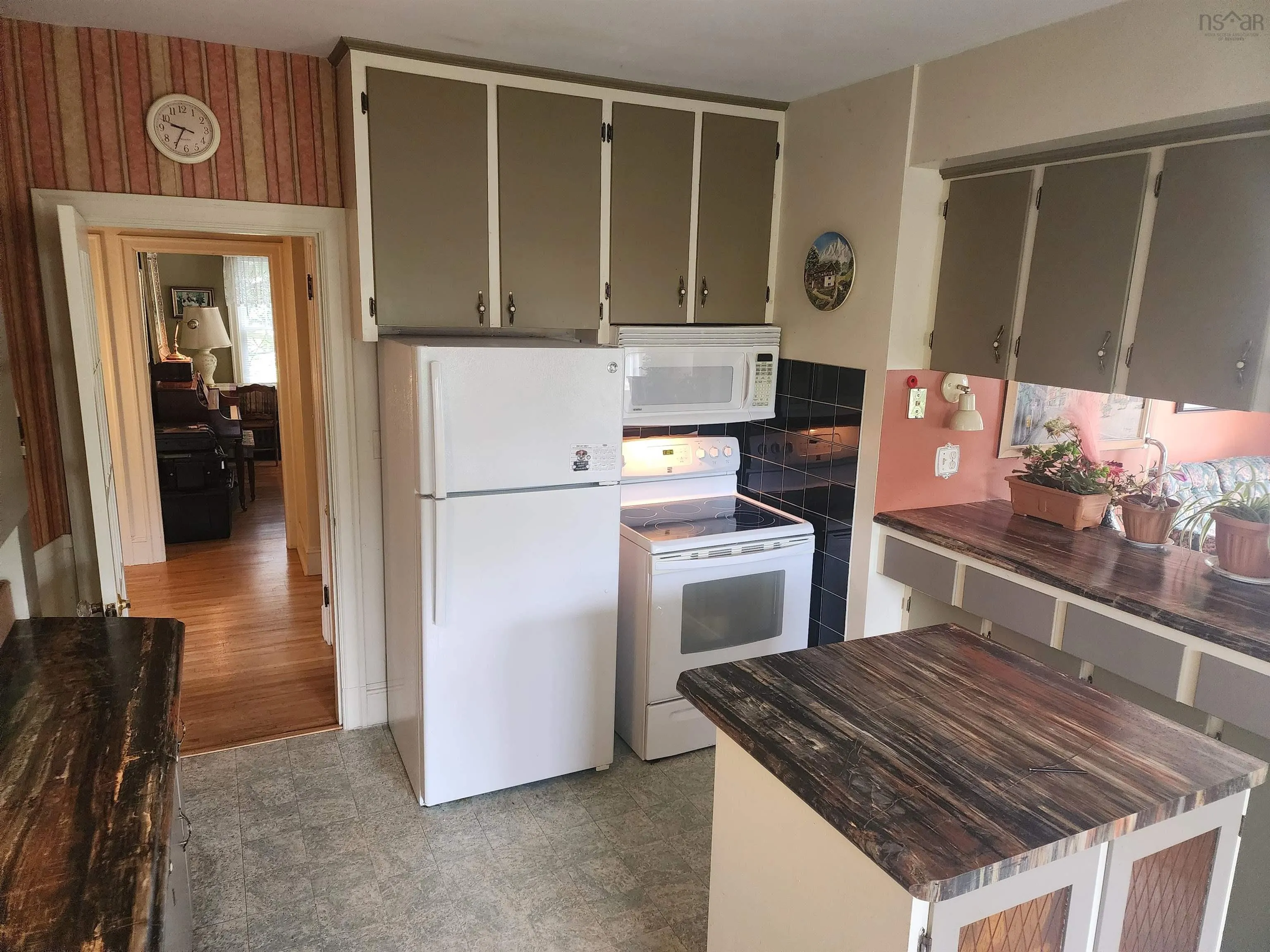 70 Victoria Road, Lunenburg, NS B0J 2C0, 3 Bedrooms Bedrooms, ,2 BathroomsBathrooms,Residential,For Sale,Victoria,202518020