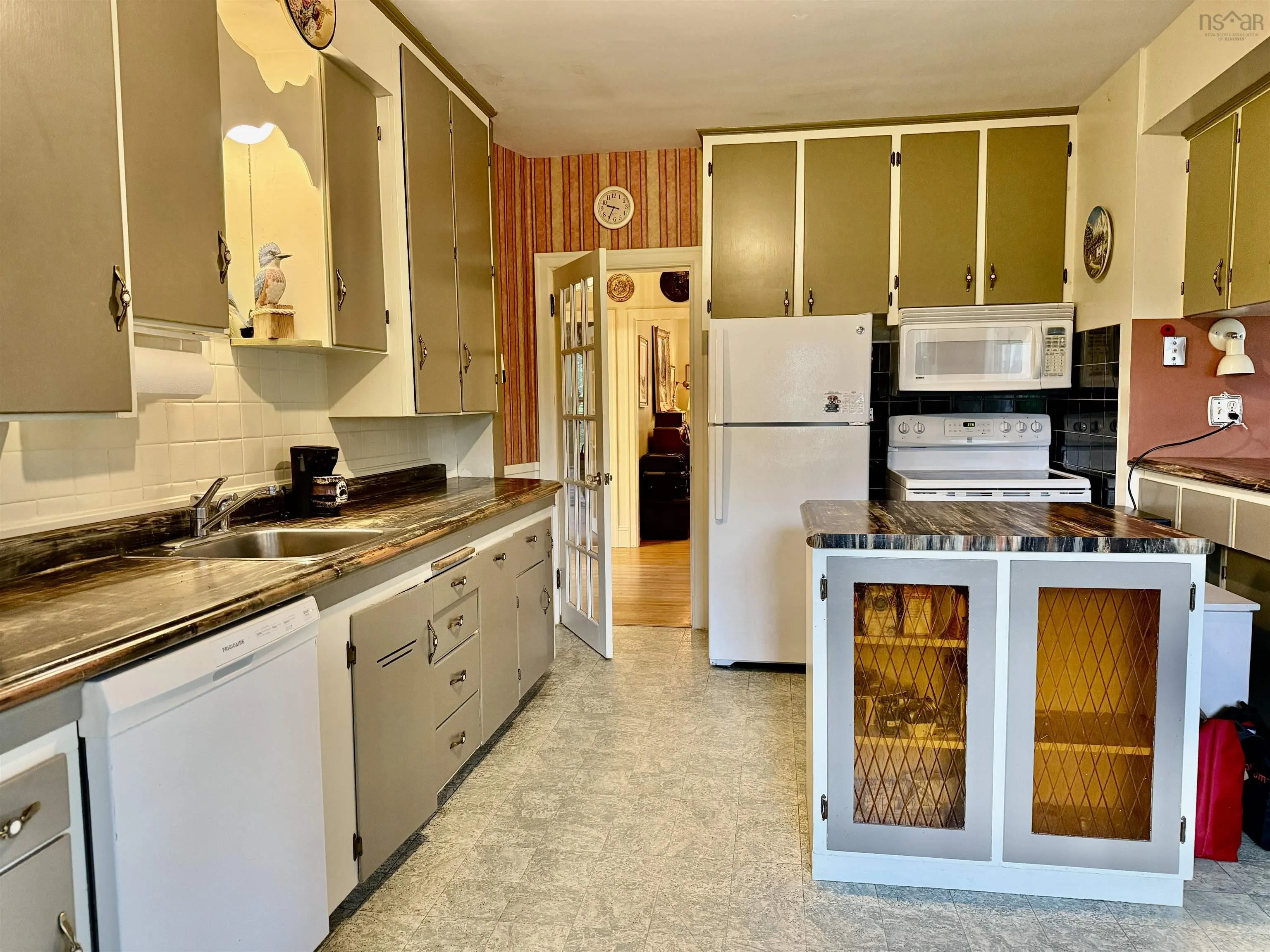 70 Victoria Road, Lunenburg, NS B0J 2C0, 3 Bedrooms Bedrooms, ,2 BathroomsBathrooms,Residential,For Sale,Victoria,202518020