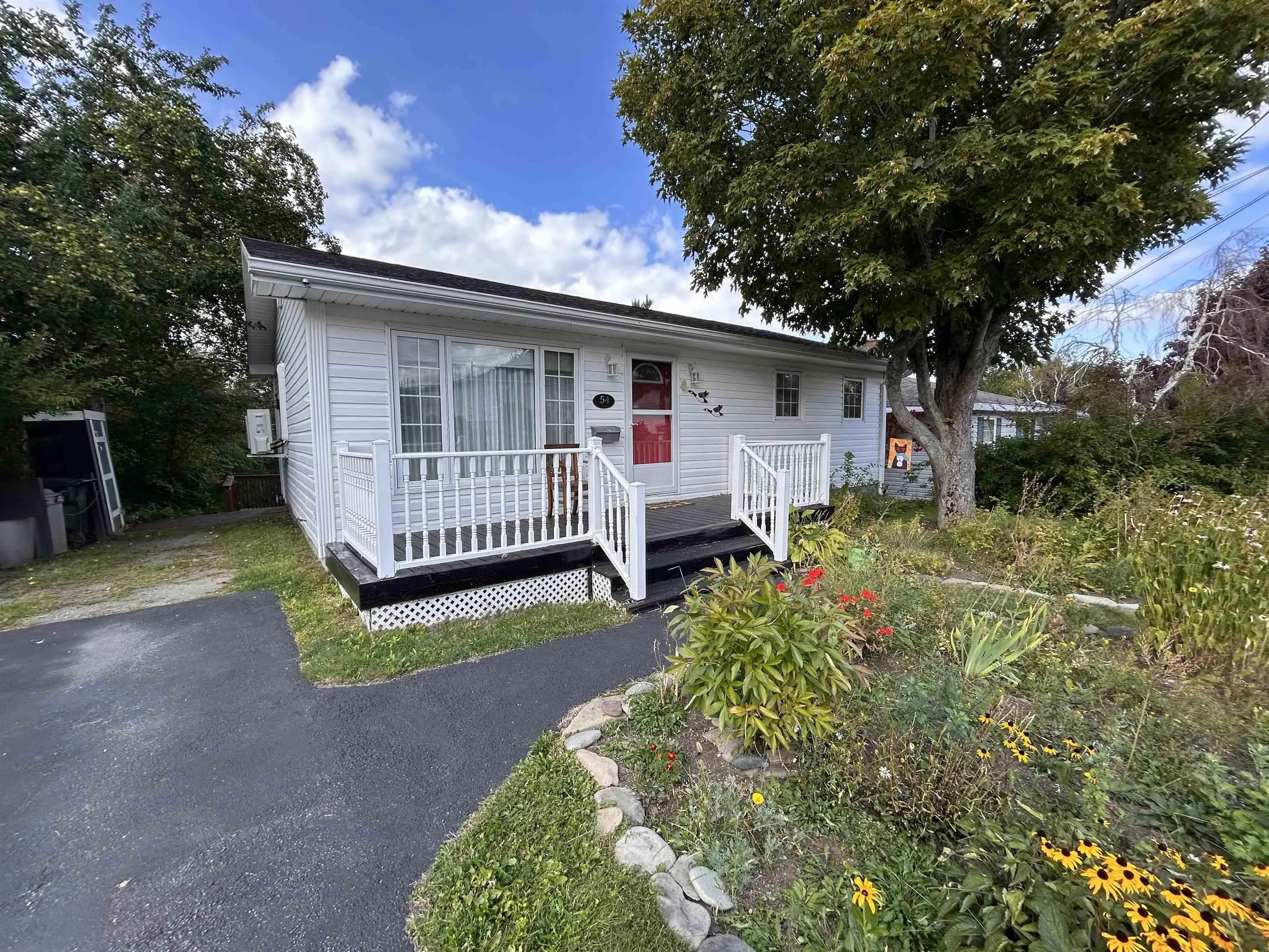 54 Holyrood Drive, Sydney, NS B1S 1Y2, 3 Bedrooms Bedrooms, ,1 BathroomBathrooms,Residential,For Sale,Holyrood,202523668