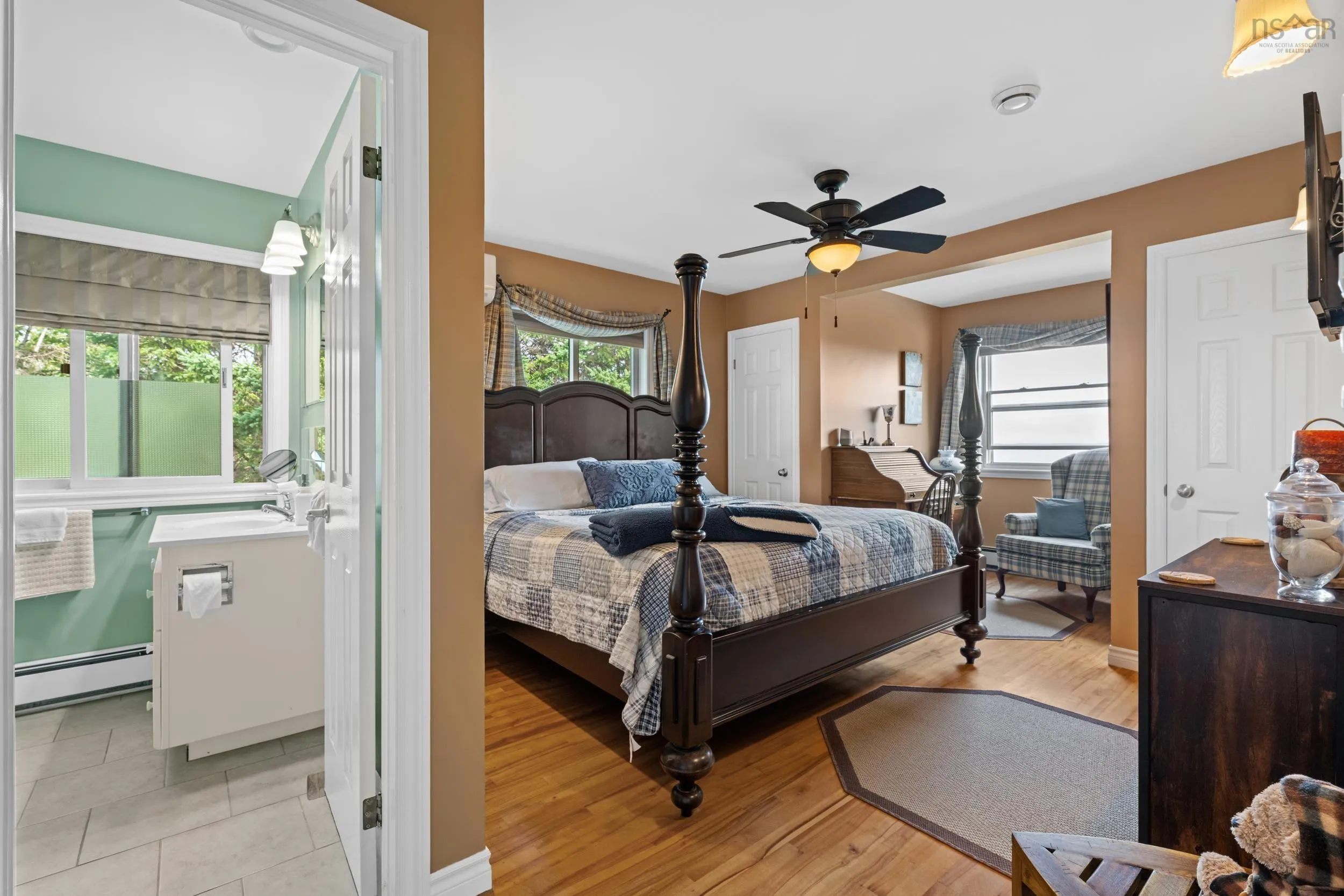 19 Graves Island Road, East Chester, NS B0J 1J0, 4 Bedrooms Bedrooms, ,5 BathroomsBathrooms,Residential,For Sale,Graves Island,202523724