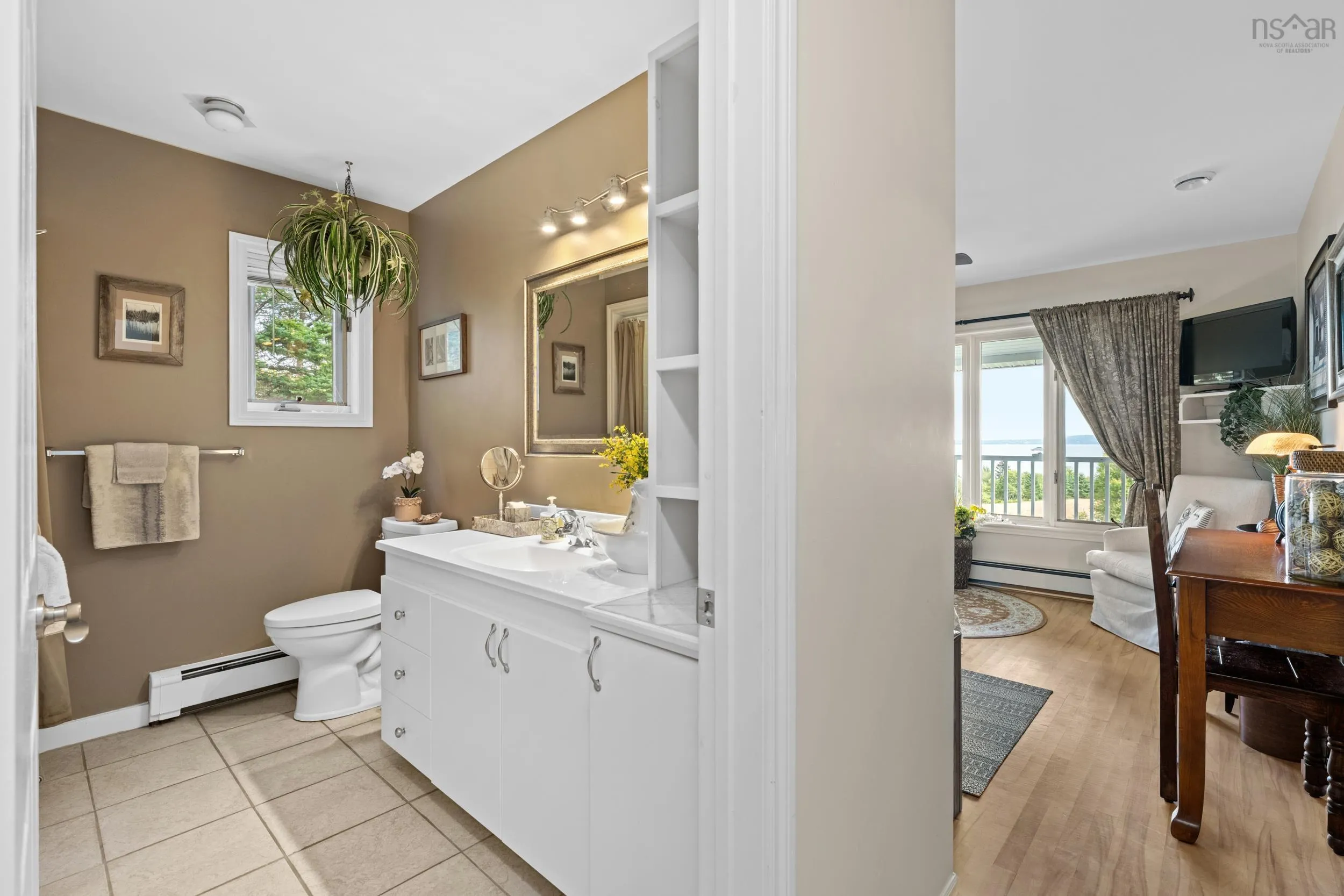 19 Graves Island Road, East Chester, NS B0J 1J0, 4 Bedrooms Bedrooms, ,5 BathroomsBathrooms,Residential,For Sale,Graves Island,202523724