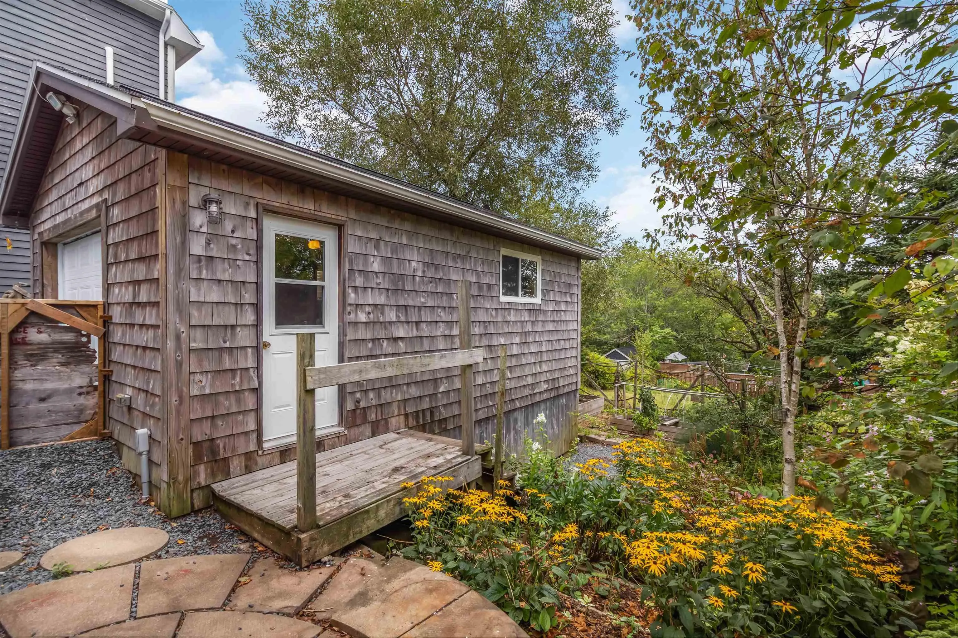 22 Rodney Road, Dartmouth, NS B2Y 3V5, 3 Bedrooms Bedrooms, ,1 BathroomBathrooms,Residential,For Sale,Rodney,202521841