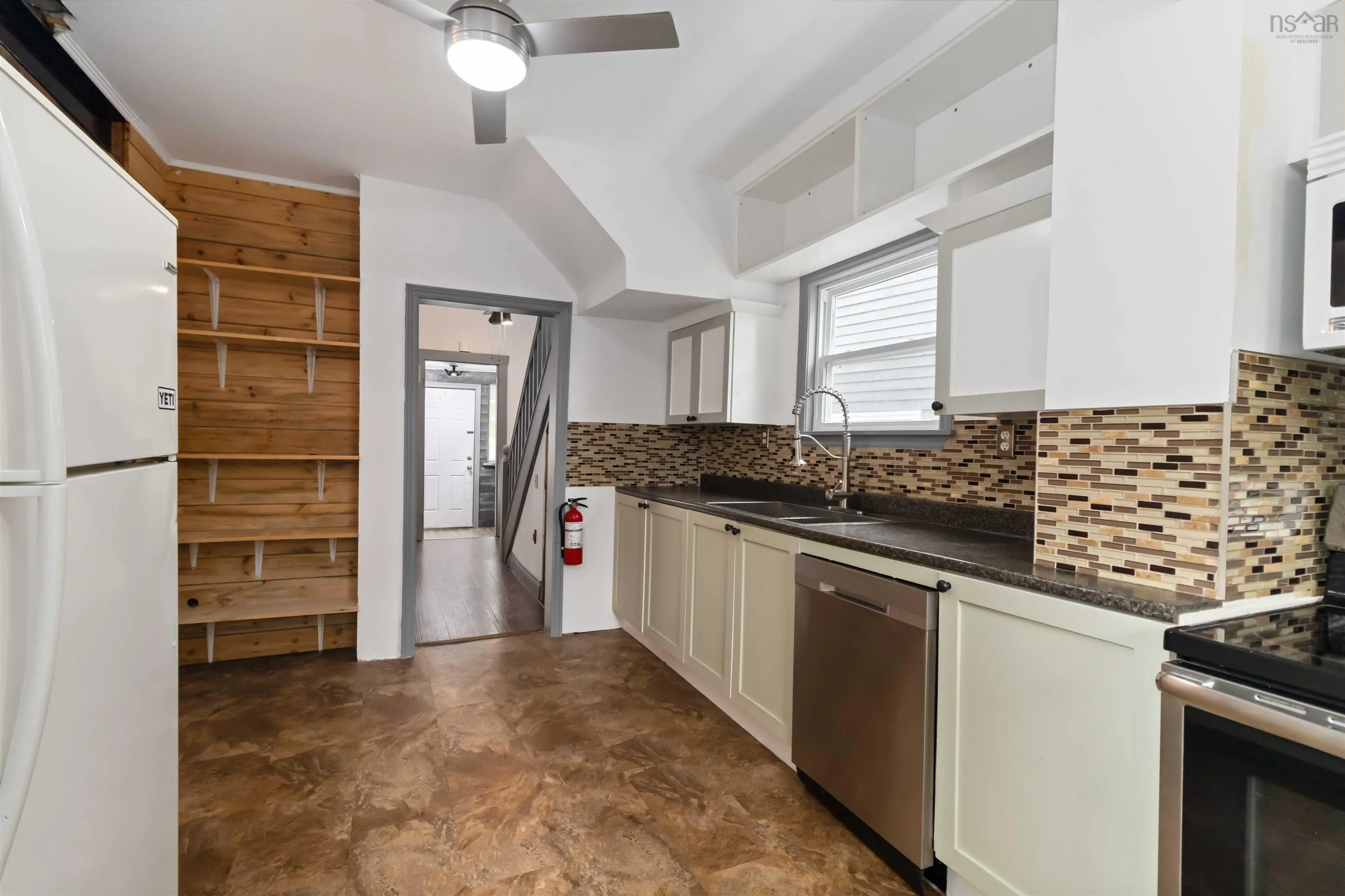 22 Rodney Road, Dartmouth, NS B2Y 3V5, 3 Bedrooms Bedrooms, ,1 BathroomBathrooms,Residential,For Sale,Rodney,202521841