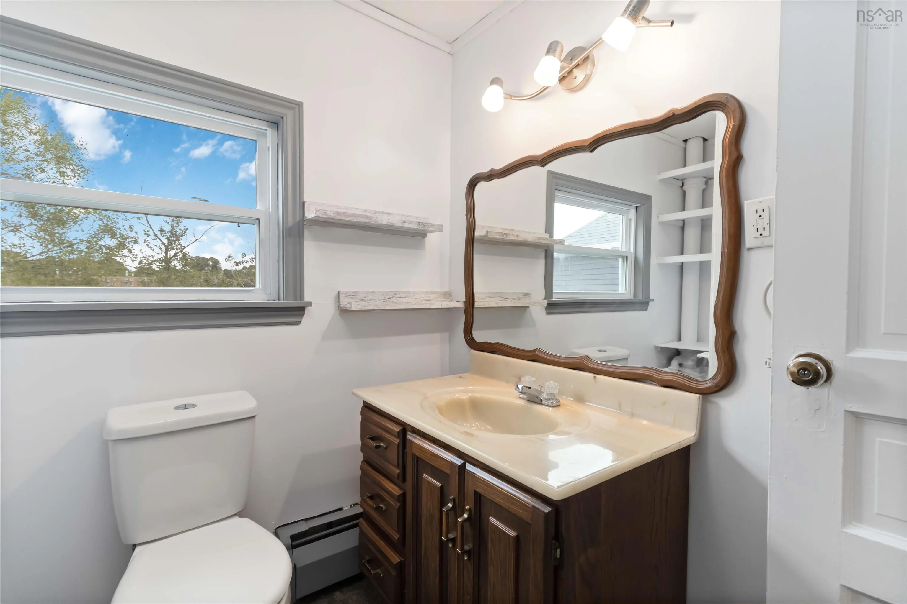 22 Rodney Road, Dartmouth, NS B2Y 3V5, 3 Bedrooms Bedrooms, ,1 BathroomBathrooms,Residential,For Sale,Rodney,202521841