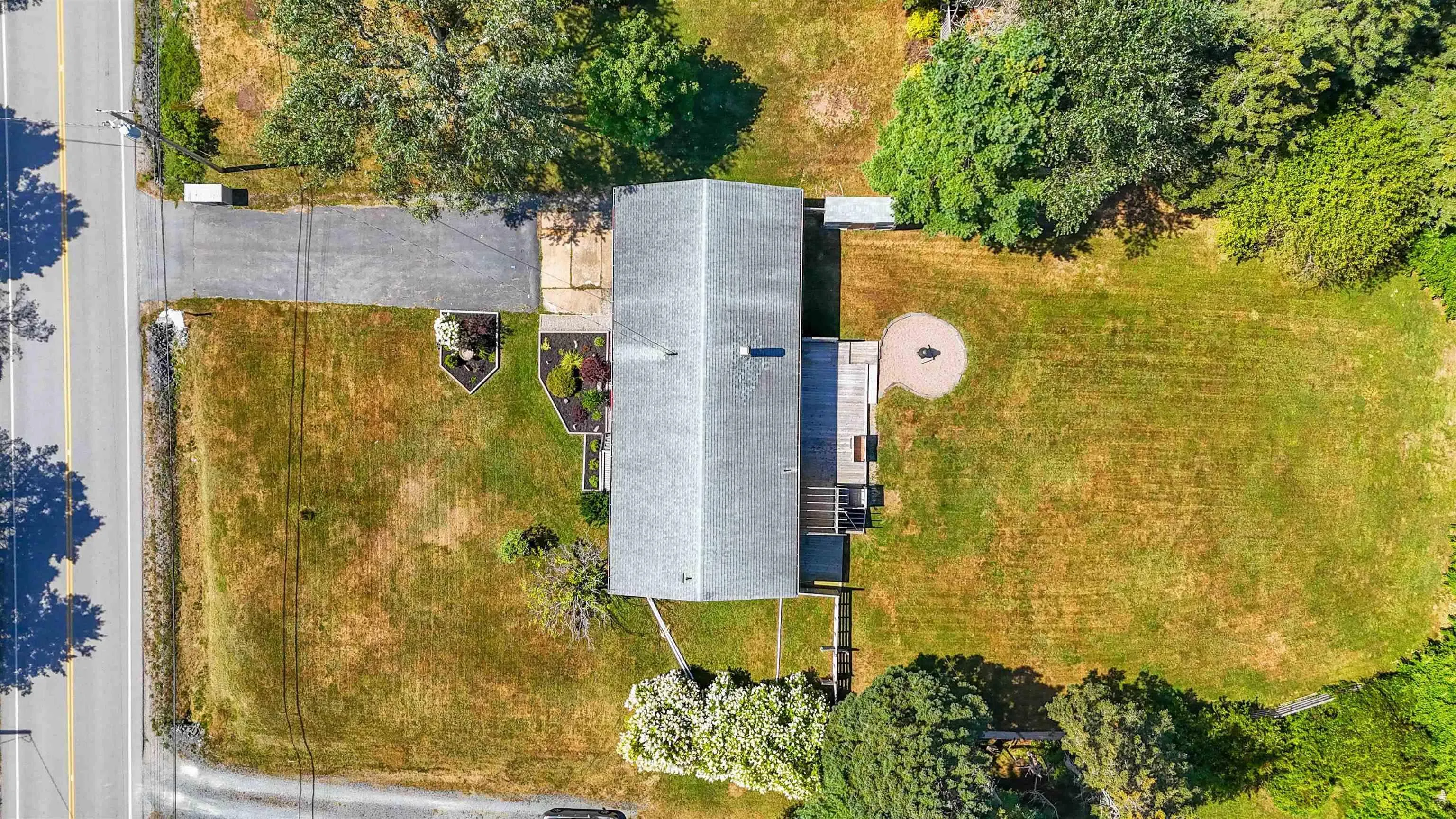 911 Blue Rocks Road, Garden Lots, NS B0J 2C0, 2 Bedrooms Bedrooms, ,1 BathroomBathrooms,Residential,For Sale,Blue Rocks,202521296