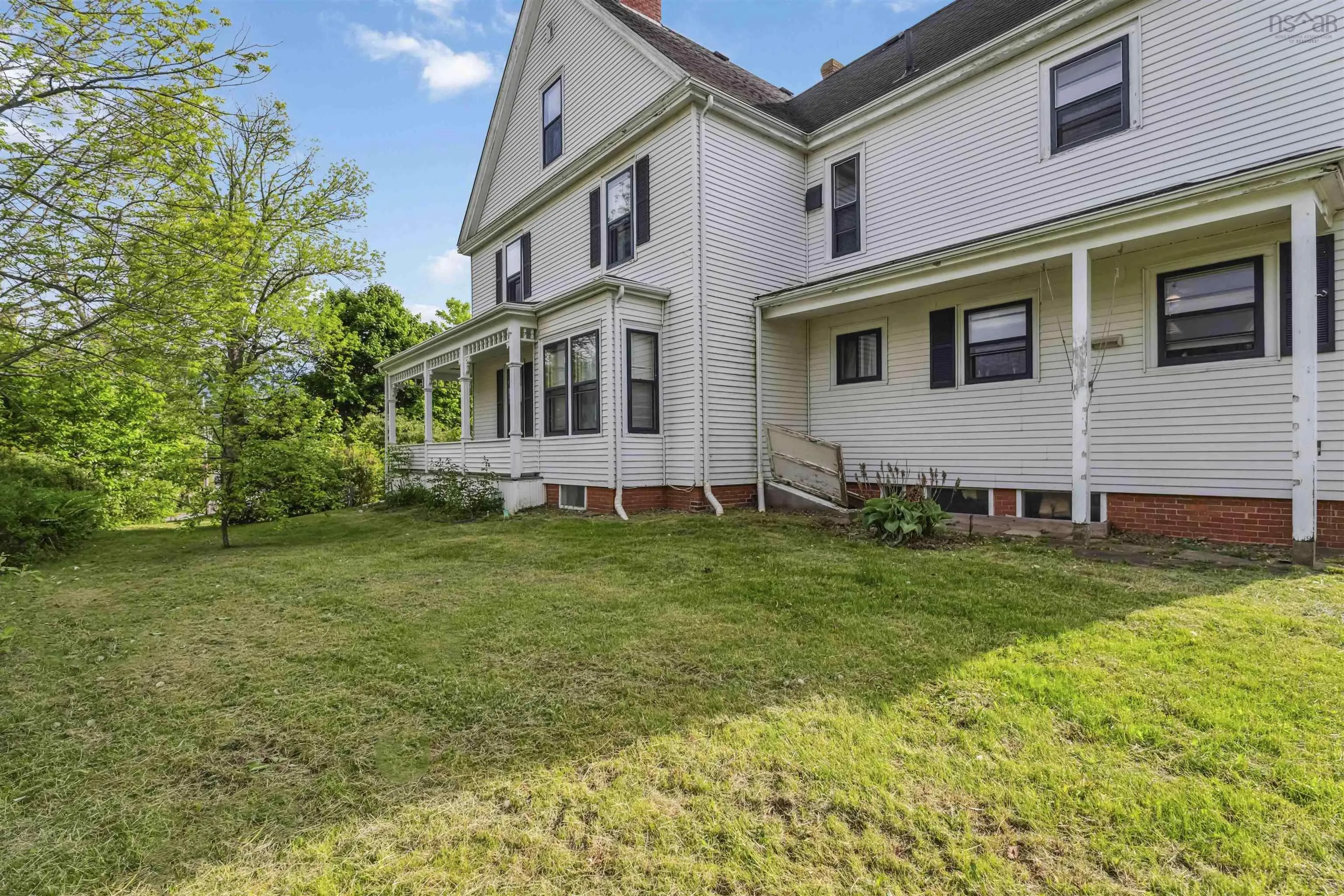 606 Main Street, Wolfville, NS B4P 1E8, 12 Bedrooms Bedrooms, ,Residential Income,For Sale,Main,202513400