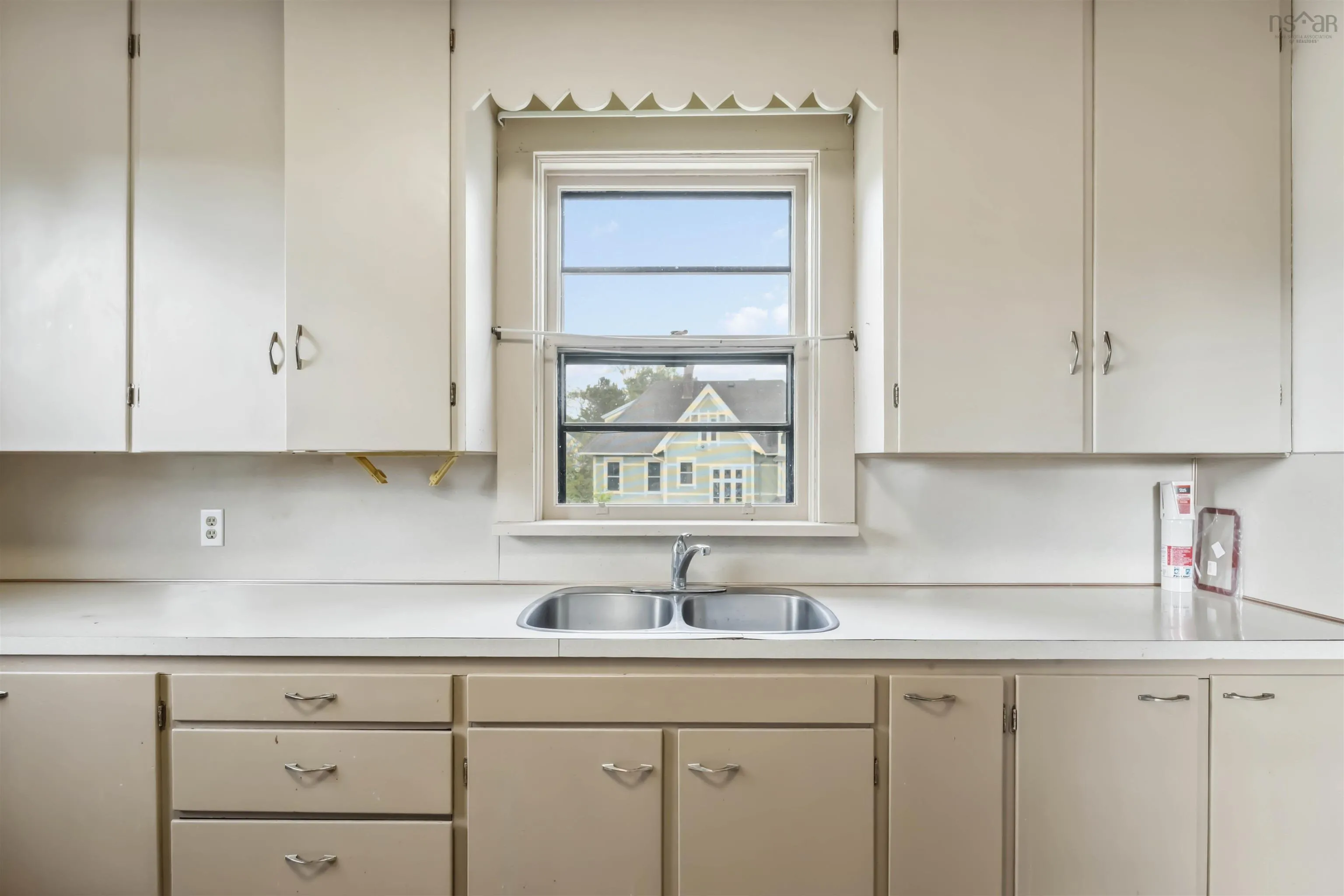 606 Main Street, Wolfville, NS B4P 1E8, 12 Bedrooms Bedrooms, ,Residential Income,For Sale,Main,202513400