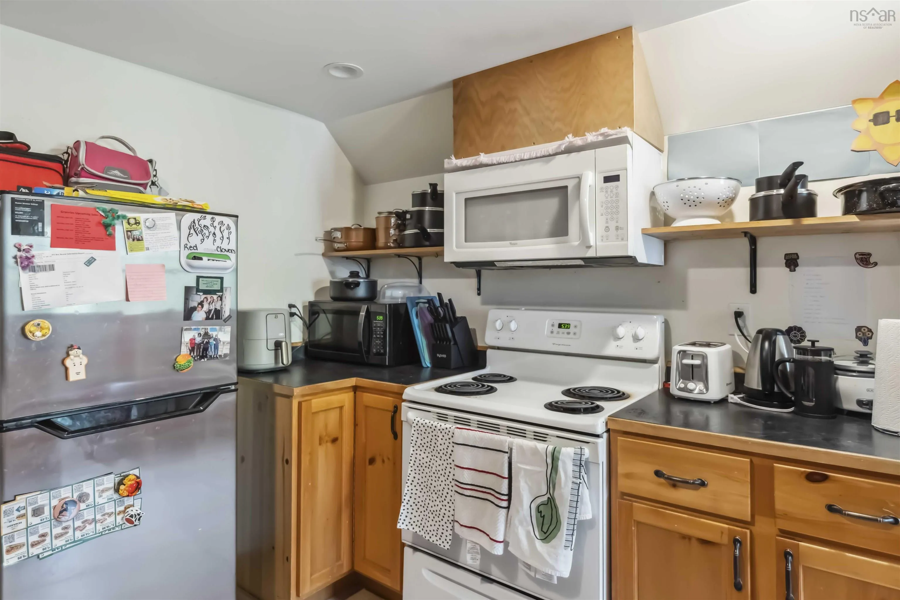 606 Main Street, Wolfville, NS B4P 1E8, 12 Bedrooms Bedrooms, ,Residential Income,For Sale,Main,202513400