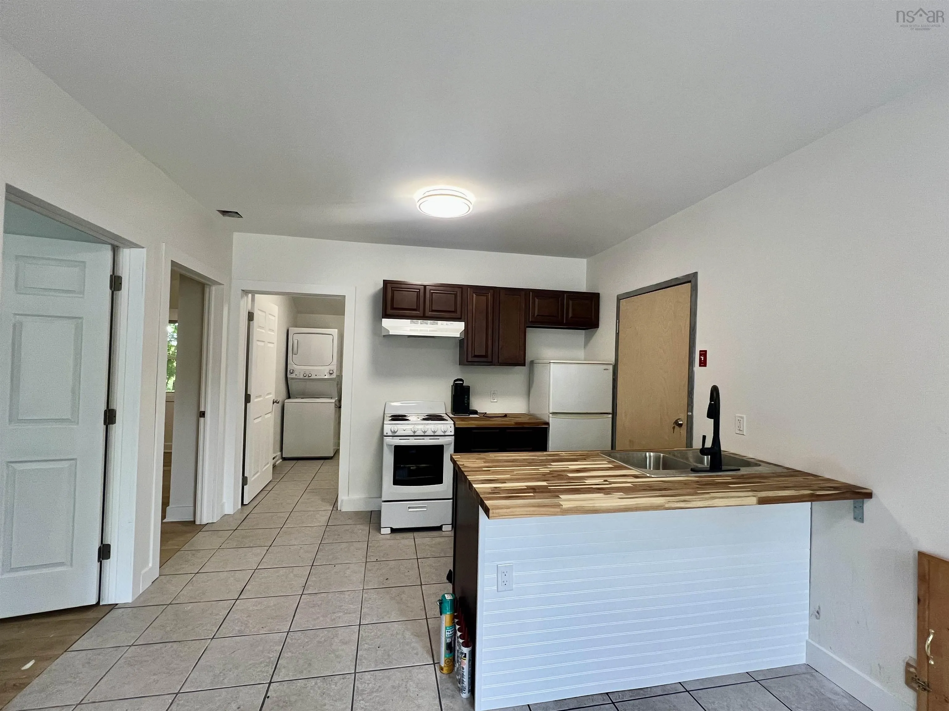 606 Main Street, Wolfville, NS B4P 1E8, 12 Bedrooms Bedrooms, ,Residential Income,For Sale,Main,202513400