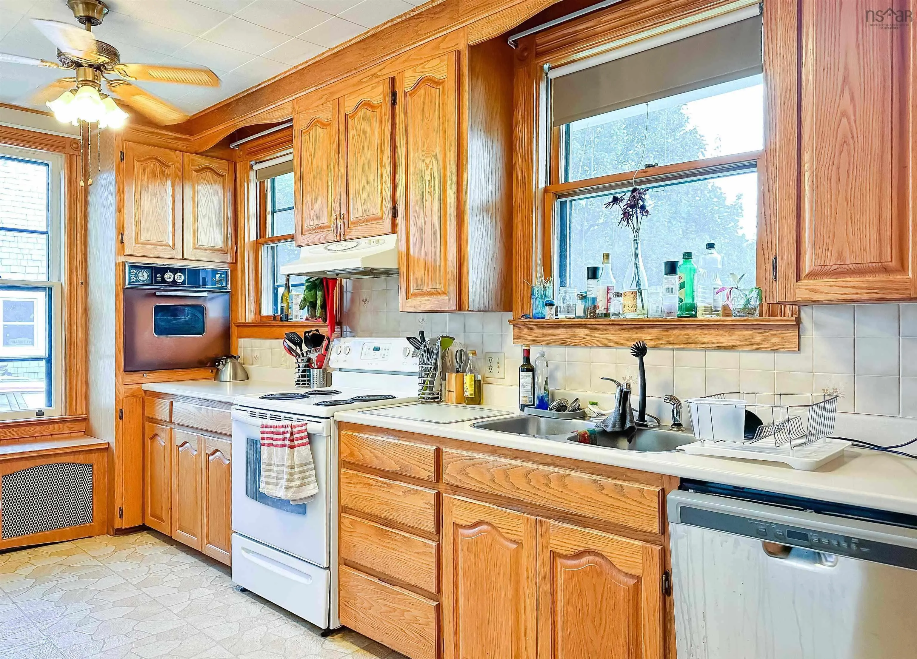 606 Main Street, Wolfville, NS B4P 1E8, 12 Bedrooms Bedrooms, ,Residential Income,For Sale,Main,202513400