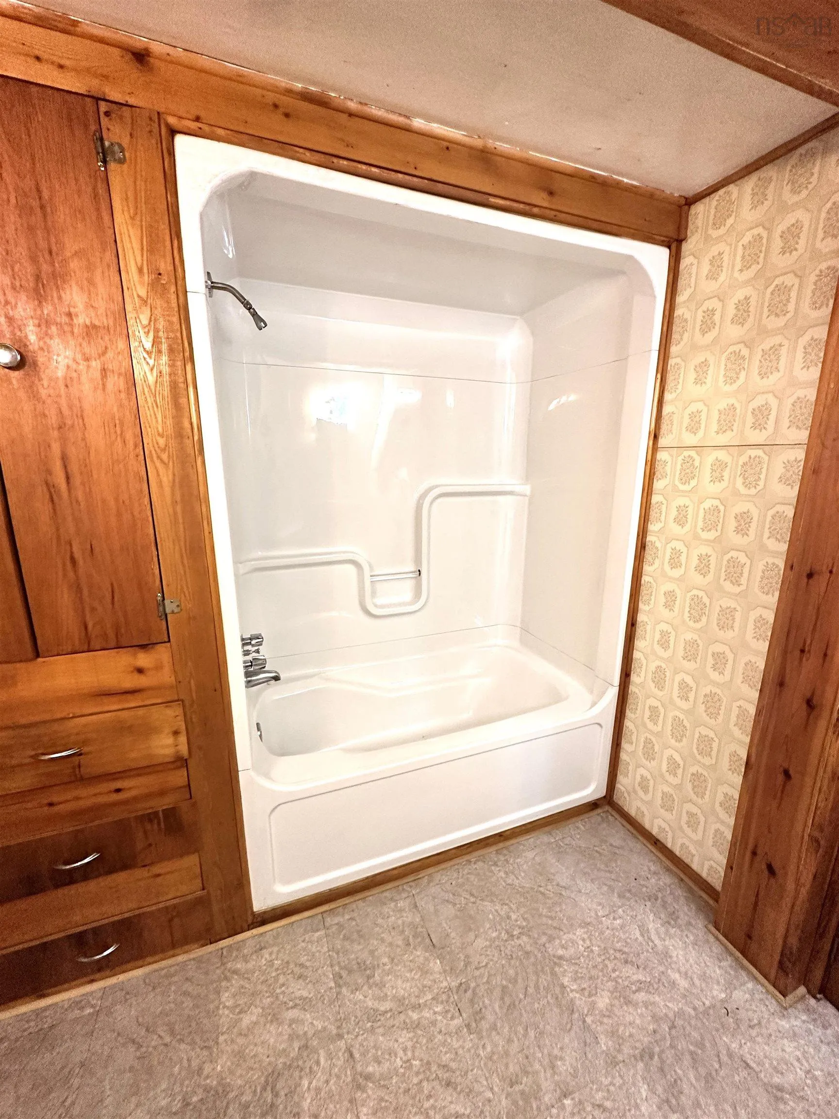567 Main Street, Liverpool, NS B0T 1K0, 3 Bedrooms Bedrooms, ,1 BathroomBathrooms,Residential,For Sale,Main,202517510