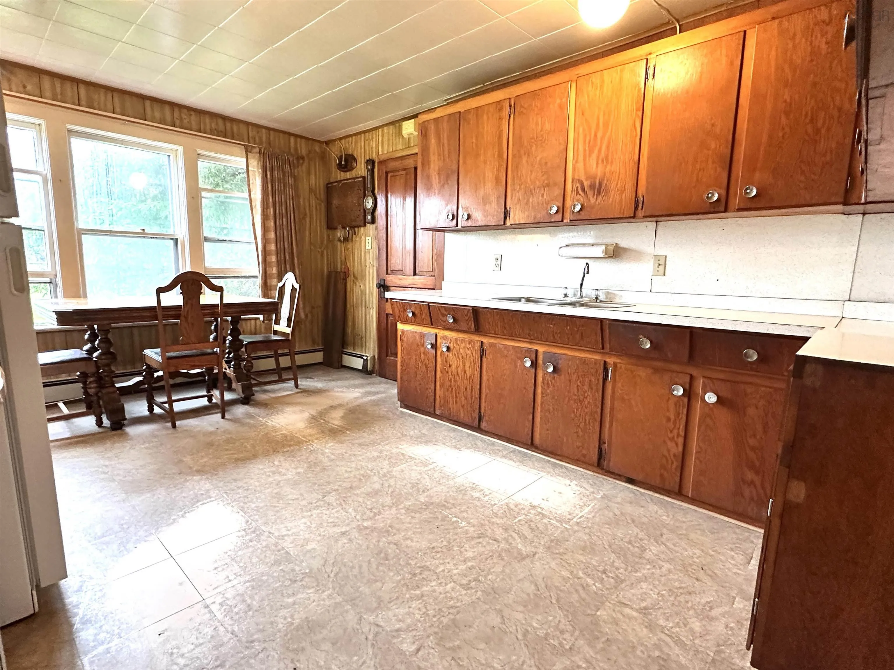567 Main Street, Liverpool, NS B0T 1K0, 3 Bedrooms Bedrooms, ,1 BathroomBathrooms,Residential,For Sale,Main,202517510