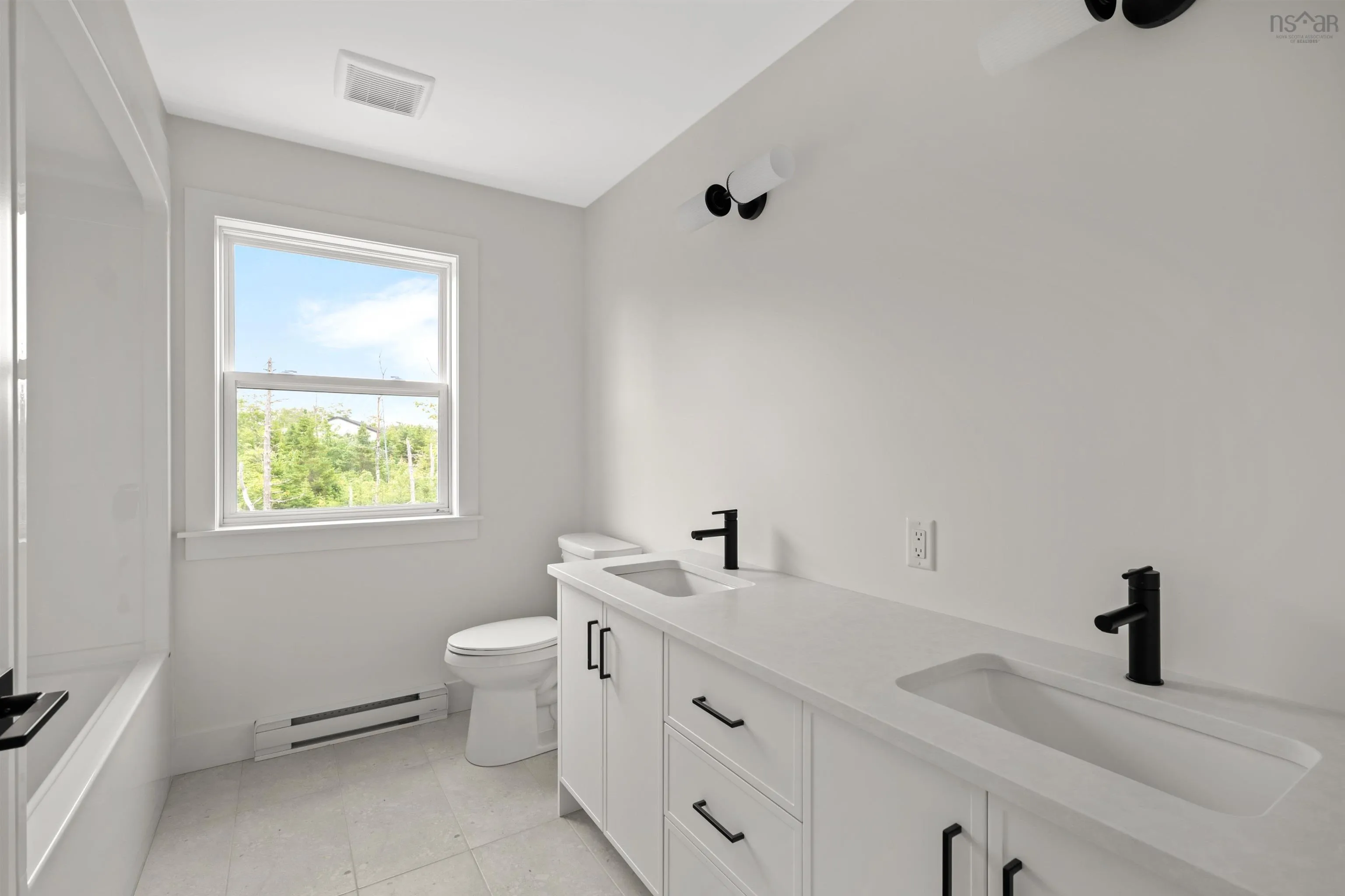 323 Terence Bay Road, Whites Lake, NS B3T 1W8, 4 Bedrooms Bedrooms, ,4 BathroomsBathrooms,Residential,For Sale,Terence Bay,202525595