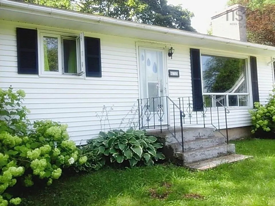 172 Prince Street, Bridgewater, NS B4V 1E4, 2 Bedrooms Bedrooms, ,1 BathroomBathrooms,Residential,For Sale,Prince,202518108
