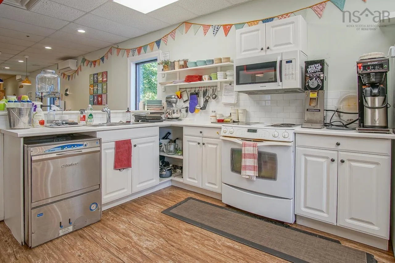 9185 Commercial Street, New Minas, NS B4N 3G1, ,Commercial Sale,For Sale,Commercial,202522358