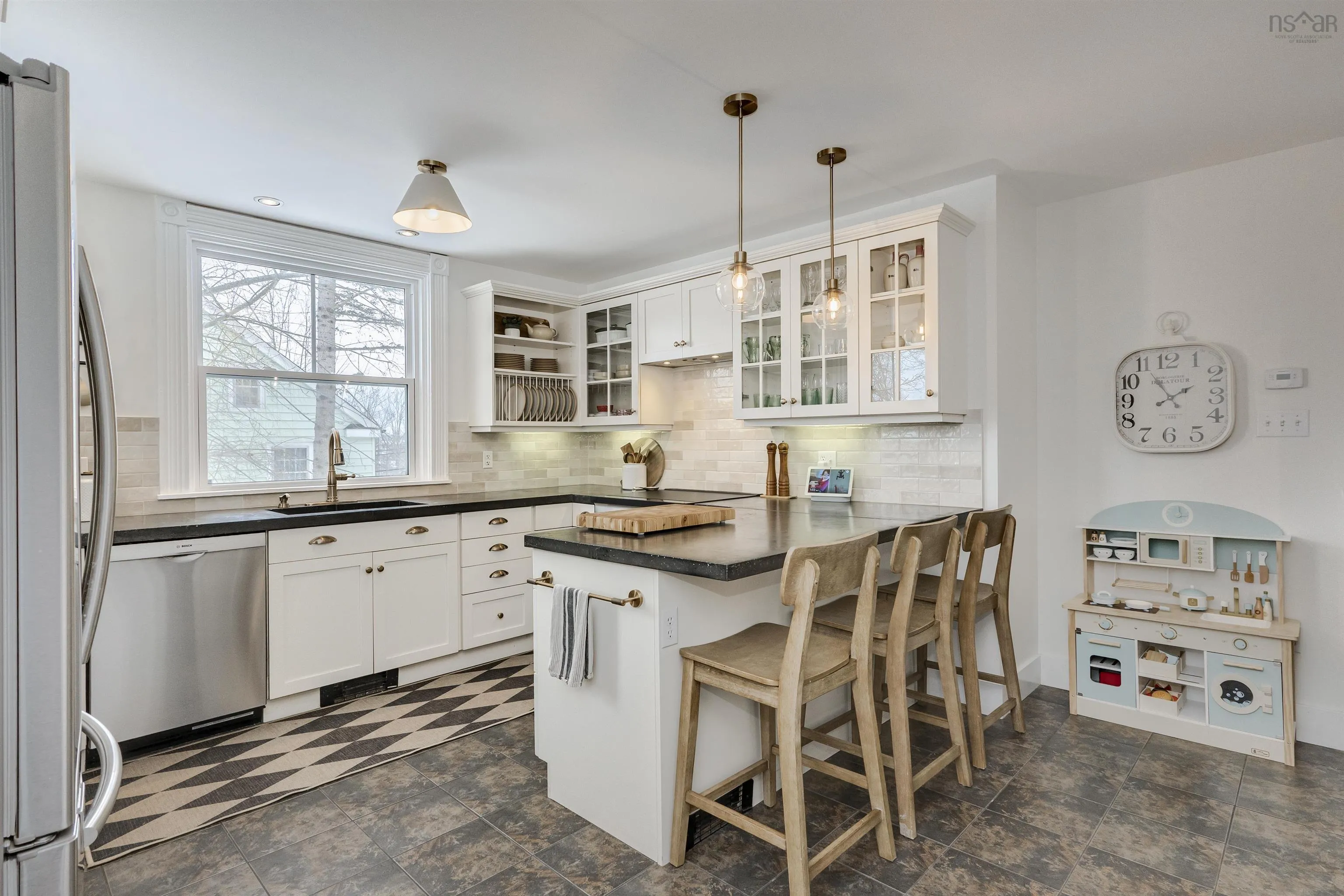 542 King Street, Windsor, NS B0N 2T0, 4 Bedrooms Bedrooms, ,2 BathroomsBathrooms,Residential,For Sale,King,202518872
