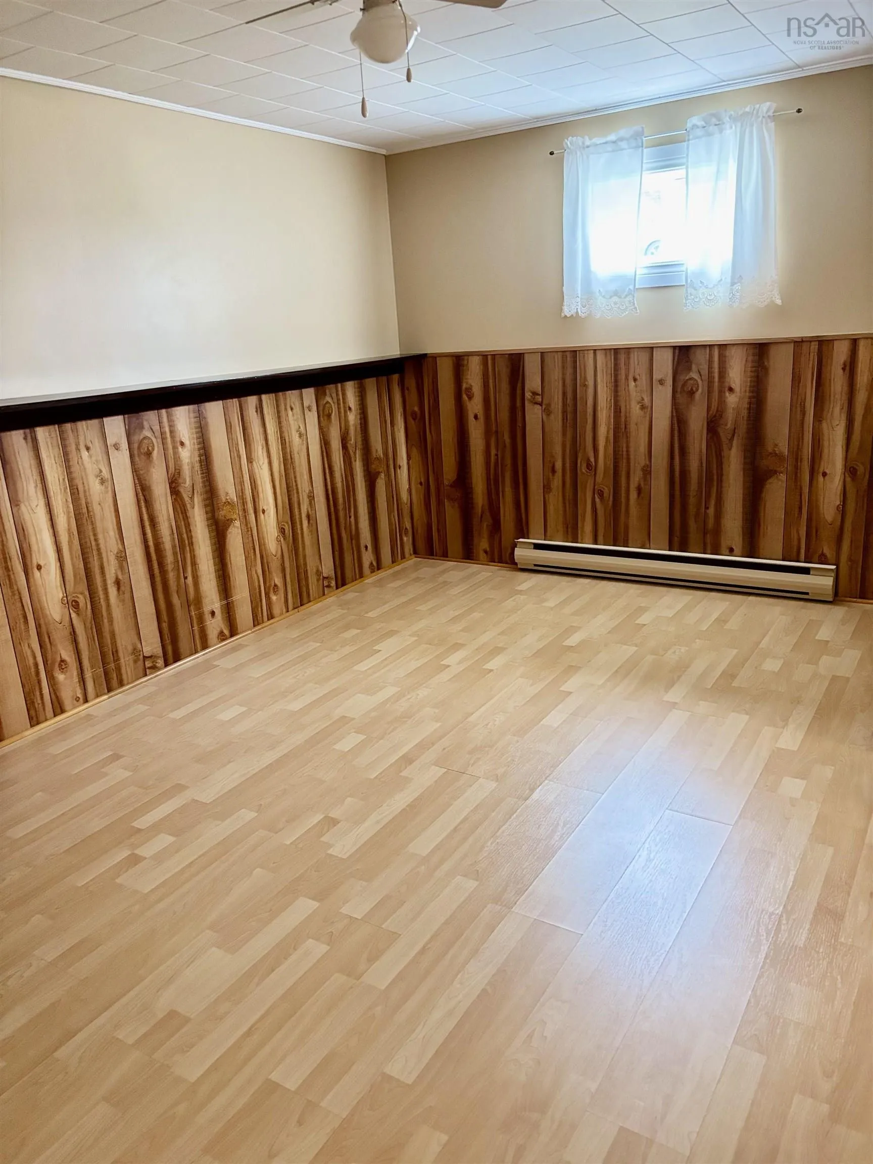 41 Helens Avenue, Georges River, NS B1Y 3G5, 3 Bedrooms Bedrooms, ,2 BathroomsBathrooms,Residential,For Sale,Helens,202522627