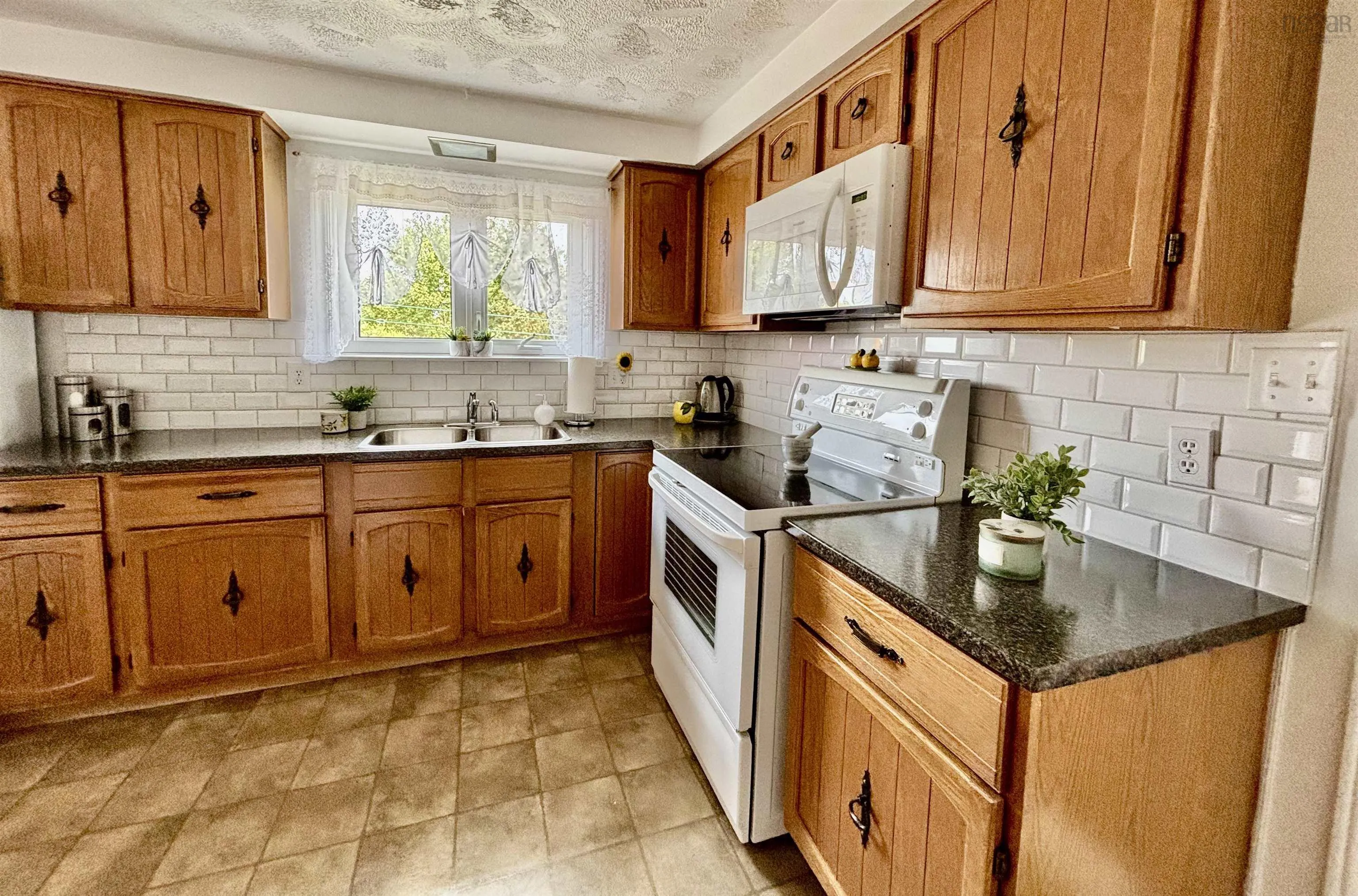 41 Helens Avenue, Georges River, NS B1Y 3G5, 3 Bedrooms Bedrooms, ,2 BathroomsBathrooms,Residential,For Sale,Helens,202522627