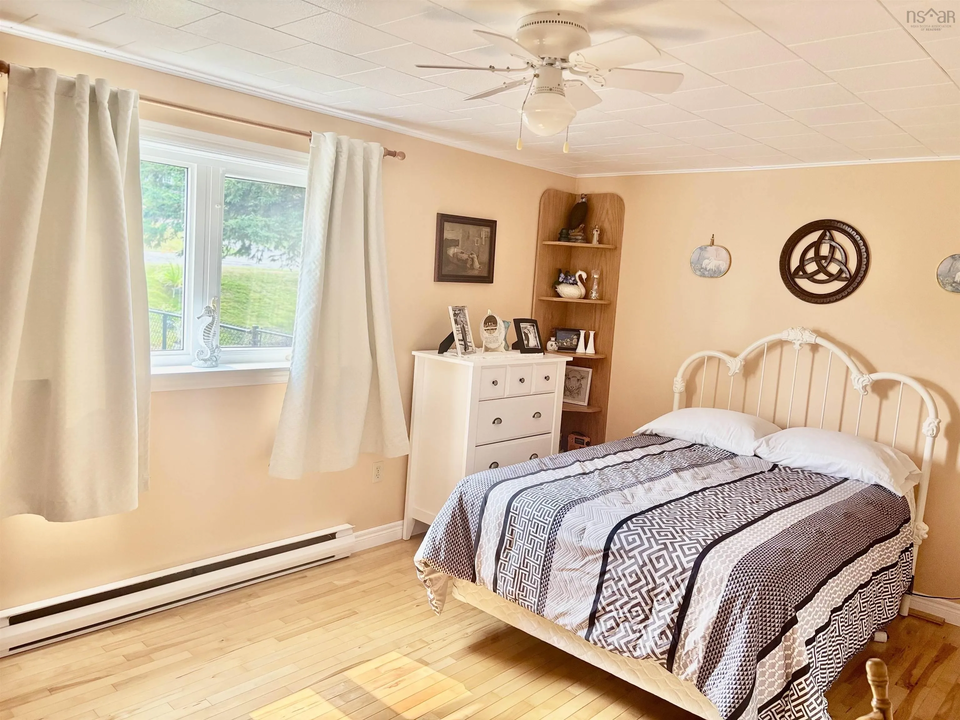41 Helens Avenue, Georges River, NS B1Y 3G5, 3 Bedrooms Bedrooms, ,2 BathroomsBathrooms,Residential,For Sale,Helens,202522627