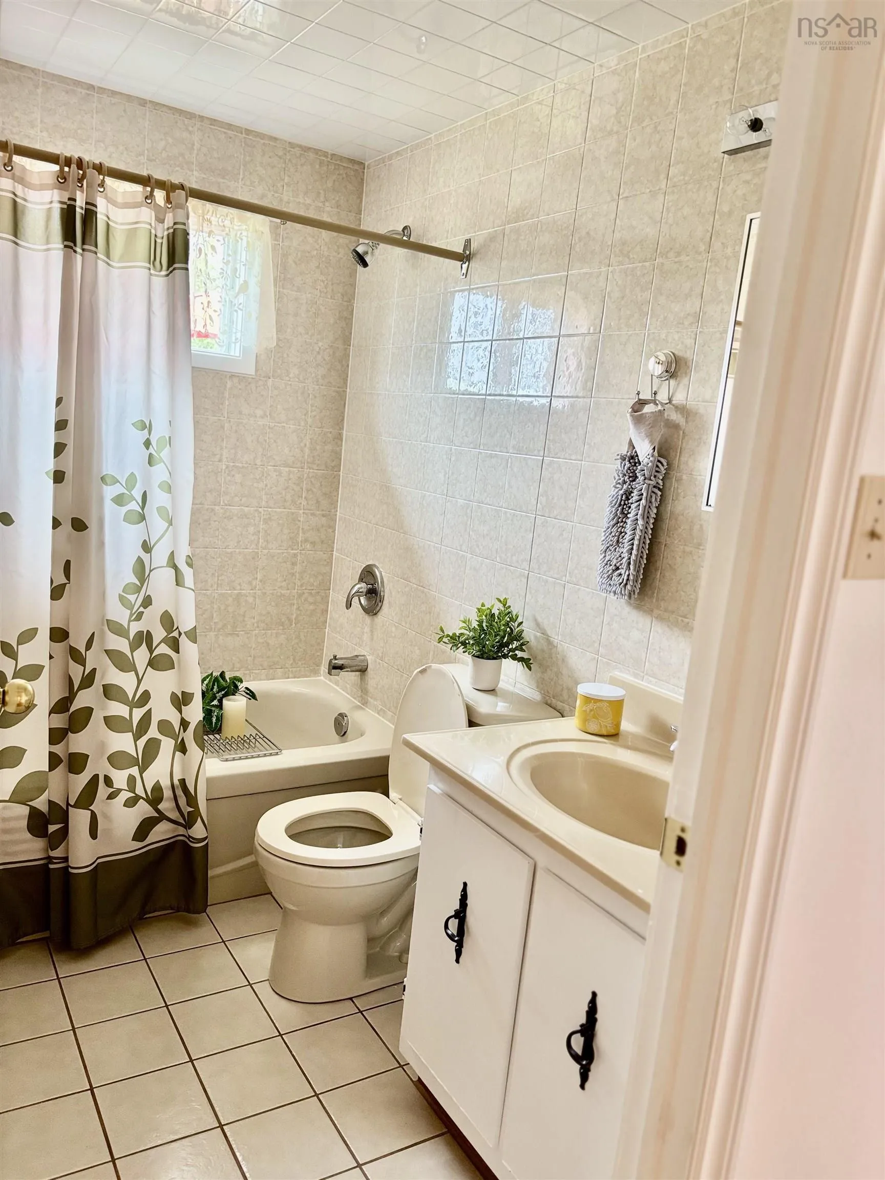 41 Helens Avenue, Georges River, NS B1Y 3G5, 3 Bedrooms Bedrooms, ,2 BathroomsBathrooms,Residential,For Sale,Helens,202522627
