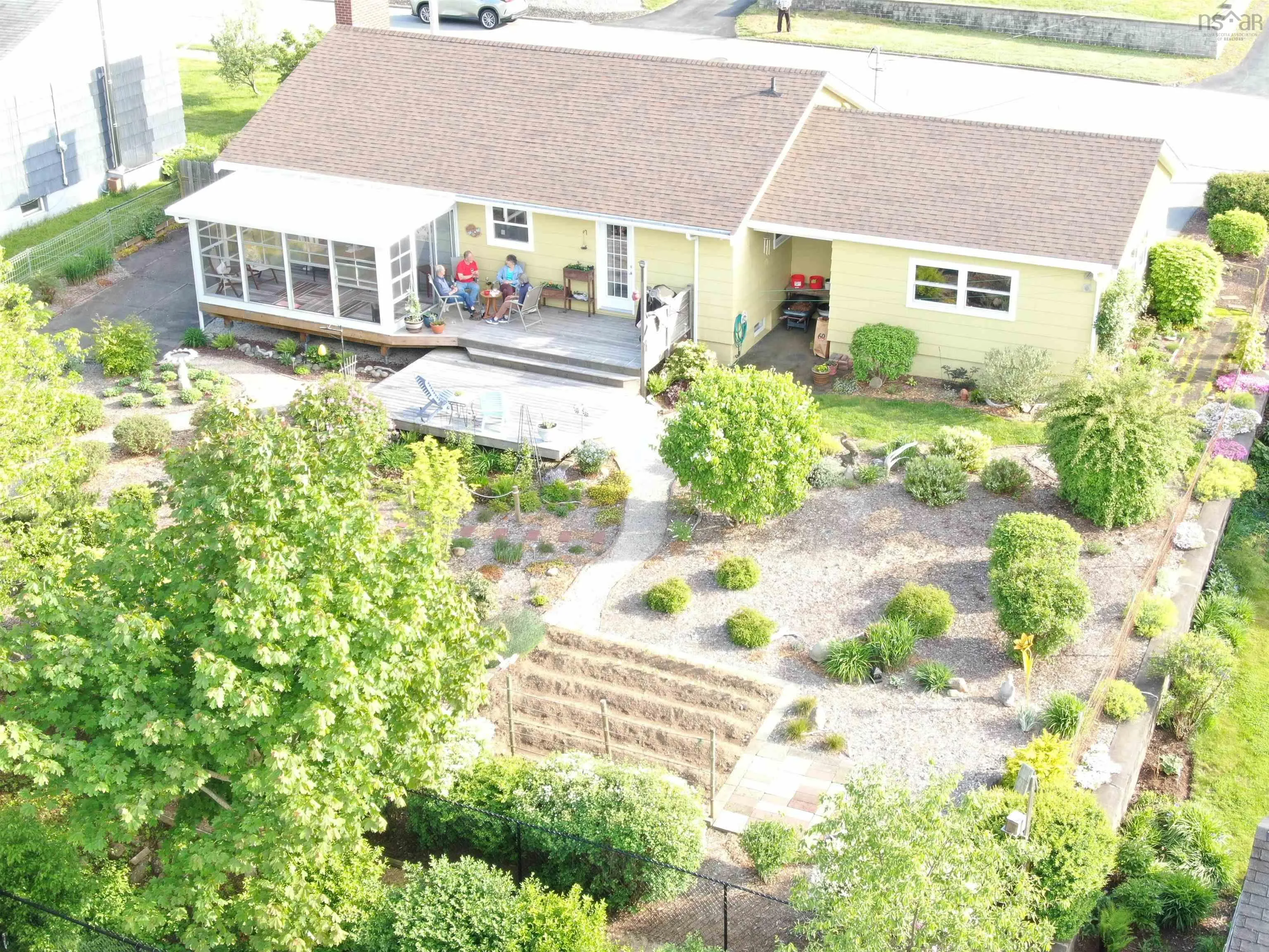 62 Hillcrest Street, Bridgewater, NS B4V 1S9, 4 Bedrooms Bedrooms, ,2 BathroomsBathrooms,Residential,For Sale,Hillcrest,202513230