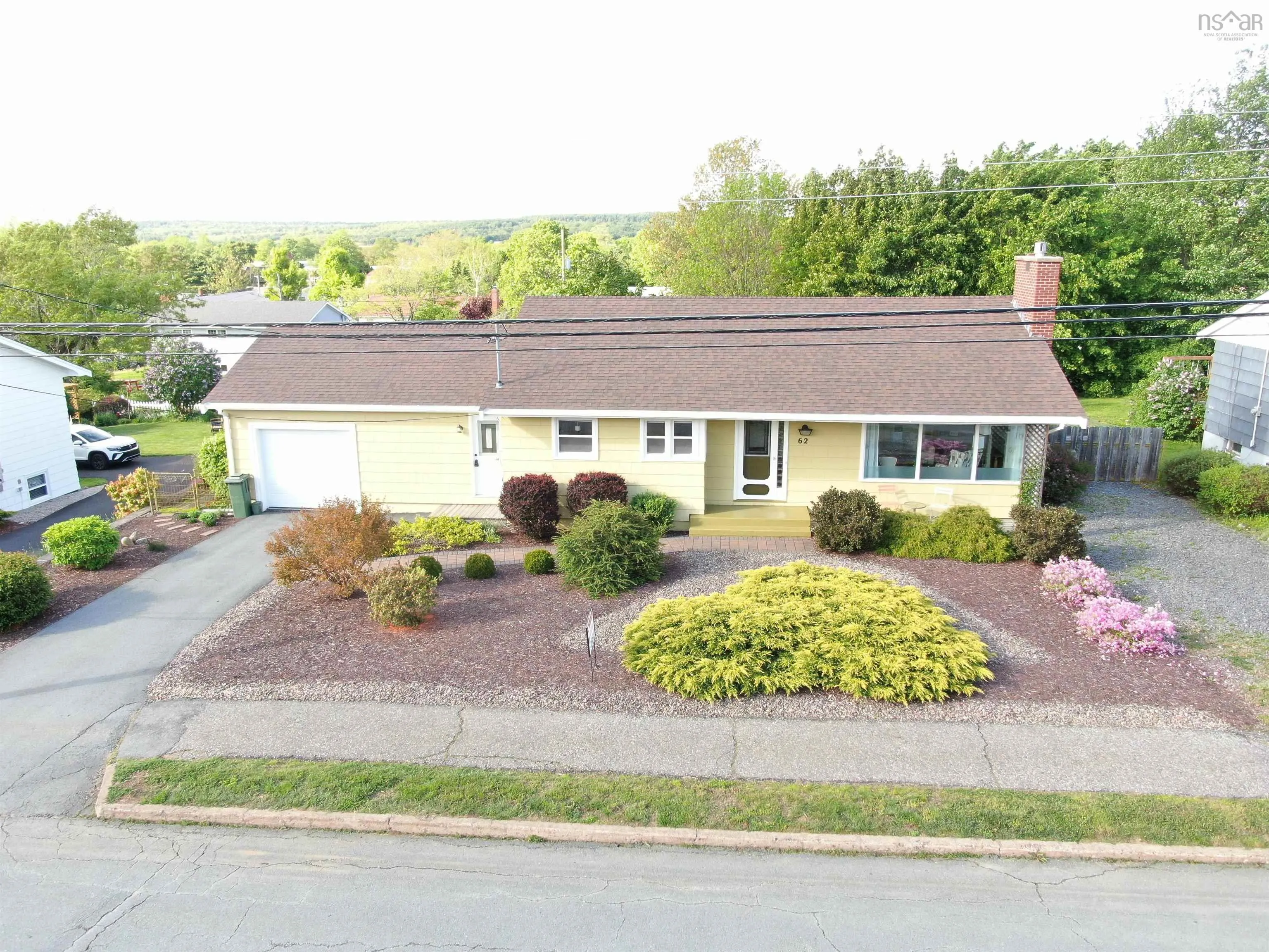62 Hillcrest Street, Bridgewater, NS B4V 1S9, 4 Bedrooms Bedrooms, ,2 BathroomsBathrooms,Residential,For Sale,Hillcrest,202513230
