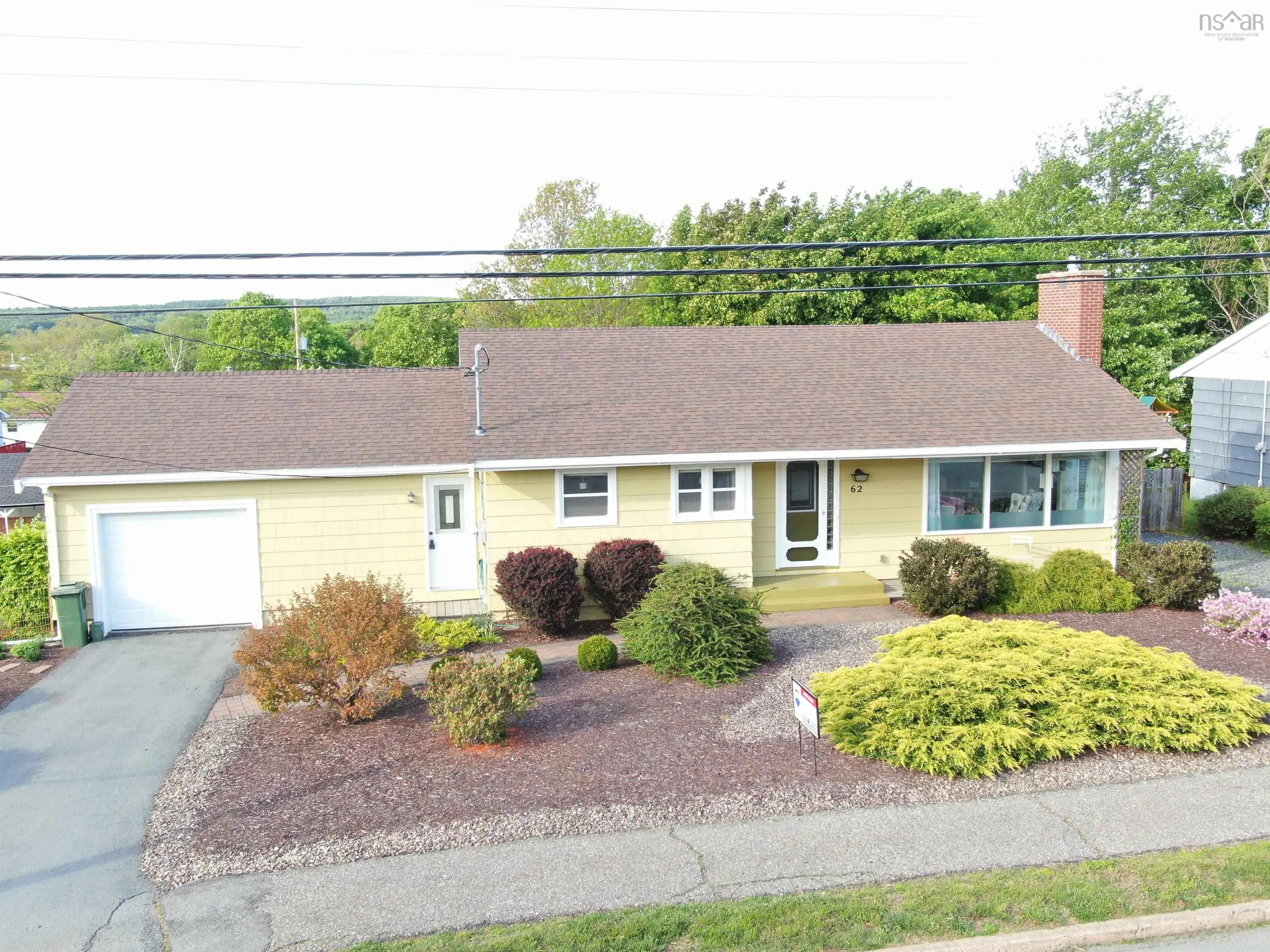62 Hillcrest Street, Bridgewater, NS B4V 1S9, 4 Bedrooms Bedrooms, ,2 BathroomsBathrooms,Residential,For Sale,Hillcrest,202513230