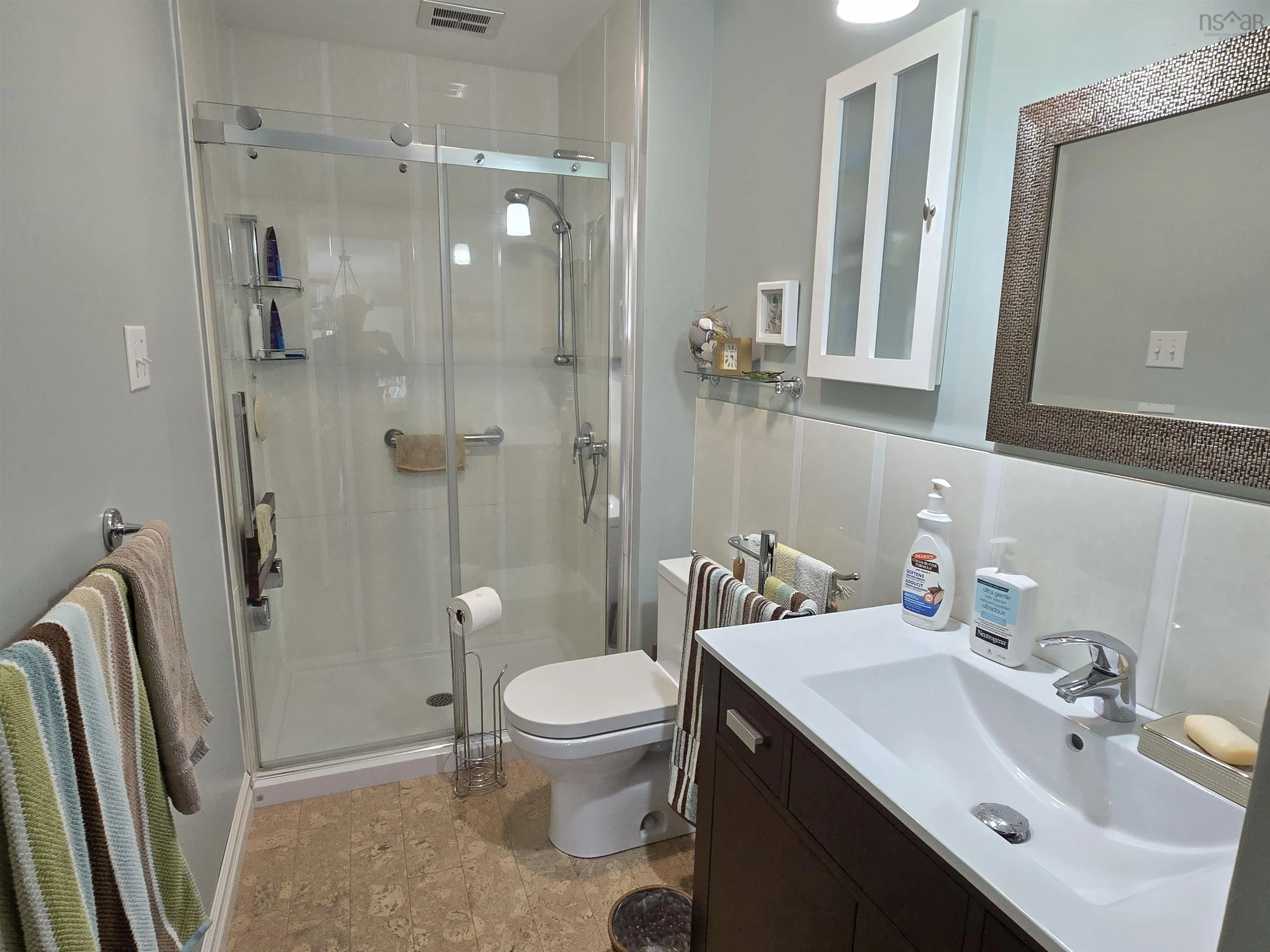 62 Hillcrest Street, Bridgewater, NS B4V 1S9, 4 Bedrooms Bedrooms, ,2 BathroomsBathrooms,Residential,For Sale,Hillcrest,202513230