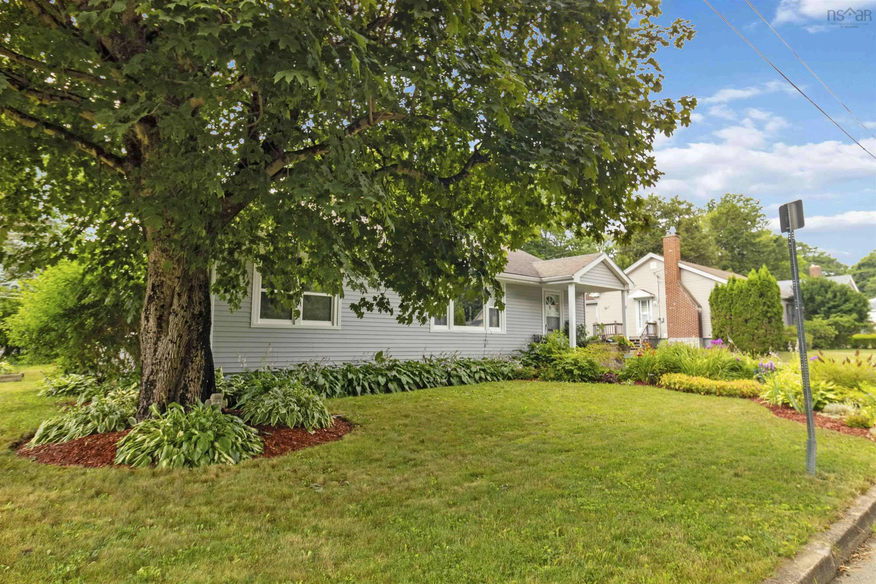 163 Crescent Street, Bridgewater, NS B4V 1L1, 4 Bedrooms Bedrooms, ,2 BathroomsBathrooms,Residential,For Sale,Crescent,202518451