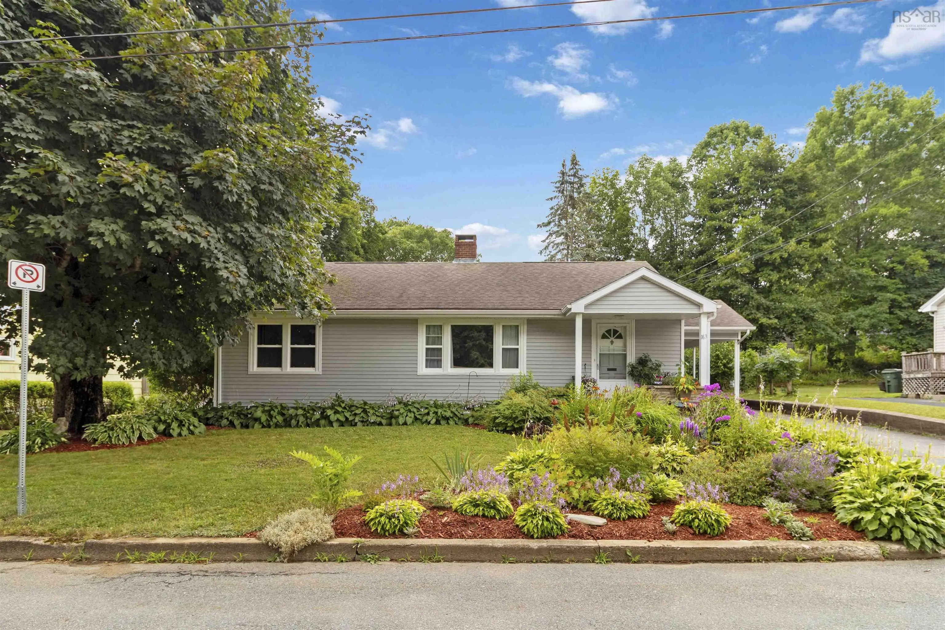 163 Crescent Street, Bridgewater, NS B4V 1L1, 4 Bedrooms Bedrooms, ,2 BathroomsBathrooms,Residential,For Sale,Crescent,202518451