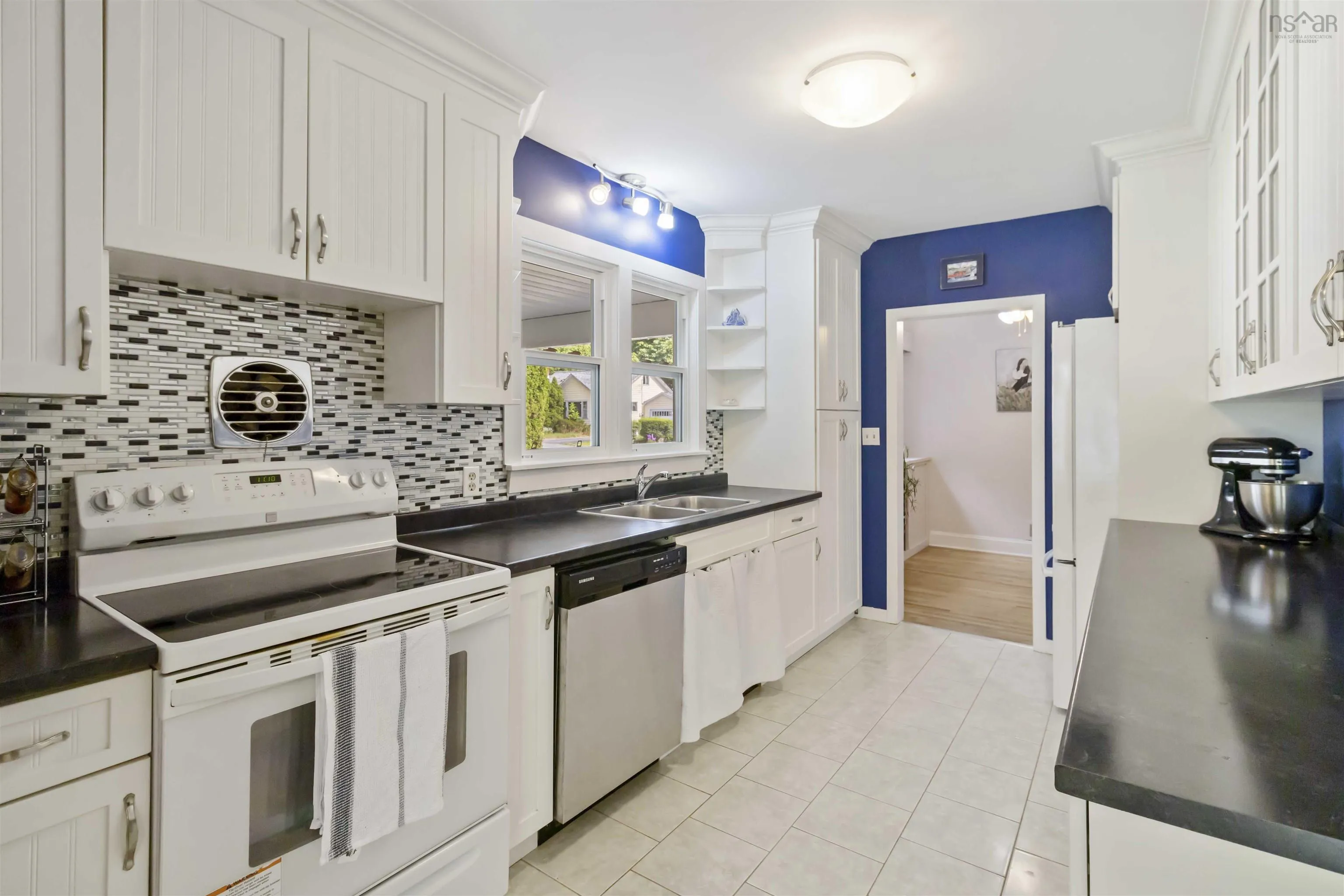 163 Crescent Street, Bridgewater, NS B4V 1L1, 4 Bedrooms Bedrooms, ,2 BathroomsBathrooms,Residential,For Sale,Crescent,202518451