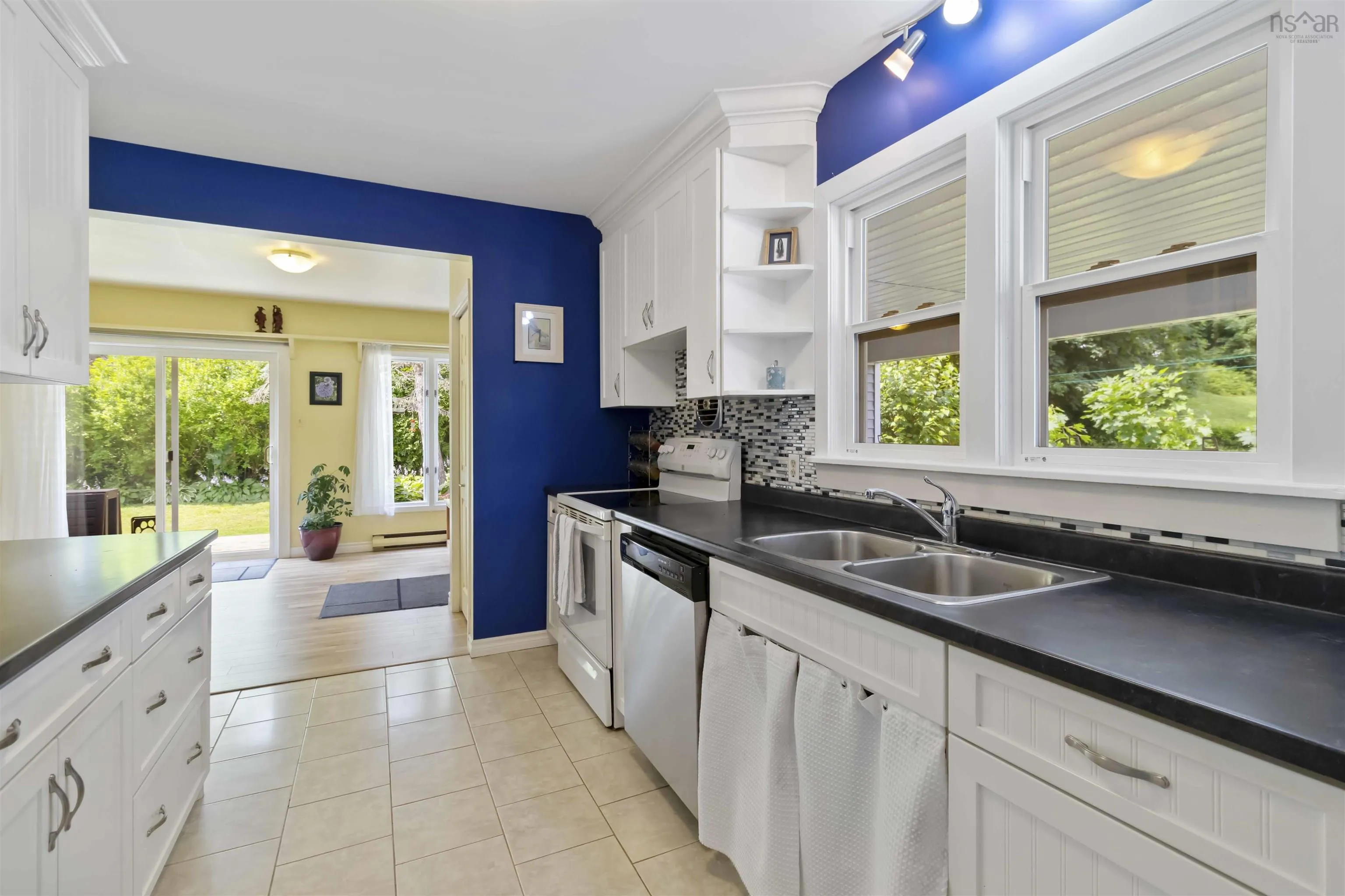 163 Crescent Street, Bridgewater, NS B4V 1L1, 4 Bedrooms Bedrooms, ,2 BathroomsBathrooms,Residential,For Sale,Crescent,202518451
