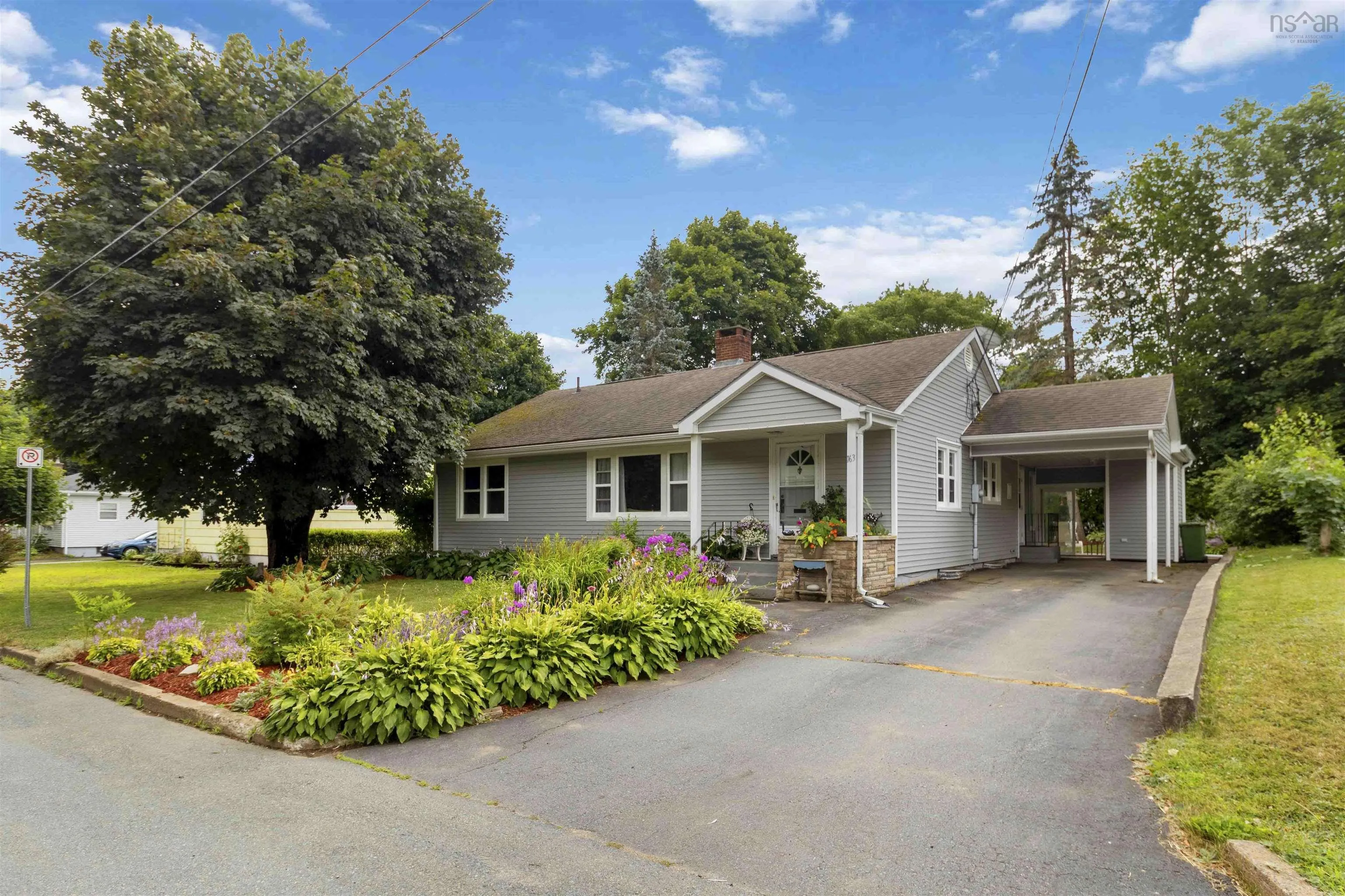 163 Crescent Street, Bridgewater, NS B4V 1L1, 4 Bedrooms Bedrooms, ,2 BathroomsBathrooms,Residential,For Sale,Crescent,202518451